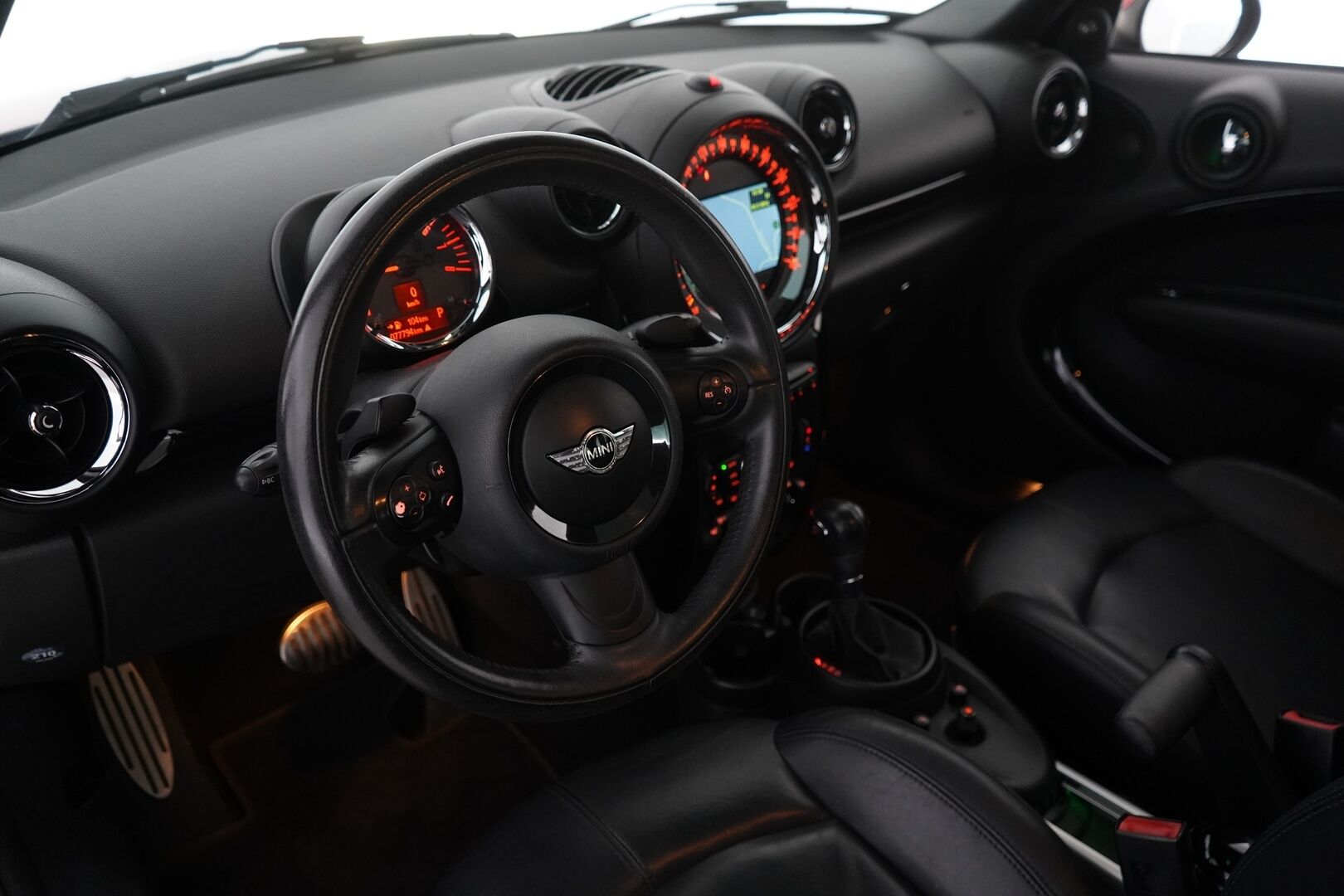 Mini Countryman 2015 Cooper S ALL4 A Sport Lane * Vakkari / Tutkat / Kattoluukku / Nahat / Lämpölasi * - Kahdet renkaat / Viimeisin huolto 9 / 25 / Ketju vaihdettu ennakoivasti / Puhdas Carvertical / NELIVETO