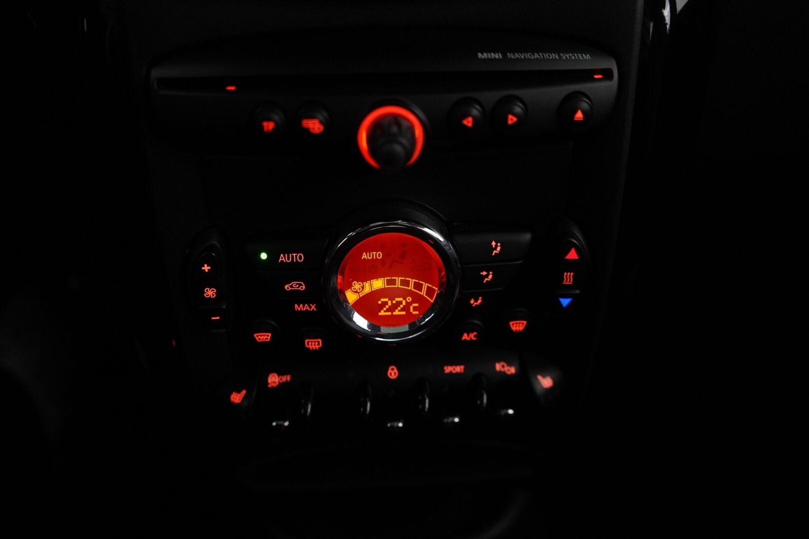 Mini Countryman 2015 Cooper S ALL4 A Sport Lane * Vakkari / Tutkat / Kattoluukku / Nahat / Lämpölasi * - Kahdet renkaat / Viimeisin huolto 9 / 25 / Ketju vaihdettu ennakoivasti / Puhdas Carvertical / NELIVETO