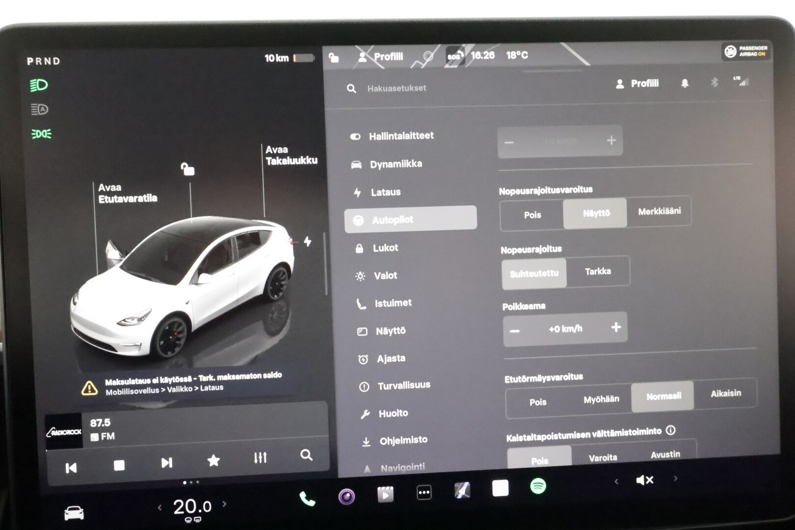 Tesla Model Y 2022 Performance **Lasikatto / Lämpöpumppu / Koukku / Adapt.Vakkari / Matrix-LED / P.Kamera / Muistipenkki / Premium Audio** - 3,99 % KORKOTARJOUS TÄHÄN AUTOON 31.8. ASTI! - Kahdet Renkaat