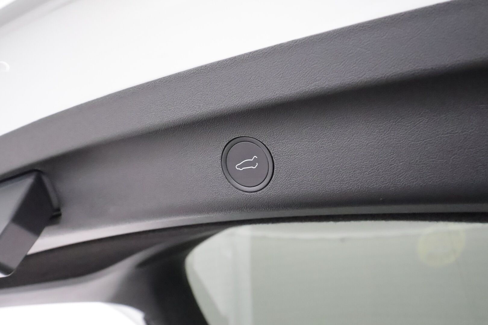 Tesla Model Y 2022 Performance **Lasikatto / Lämpöpumppu / Koukku / Adapt.Vakkari / Matrix-LED / P.Kamera / Muistipenkki / Premium Audio** - 3,99 % KORKOTARJOUS TÄHÄN AUTOON 31.8. ASTI! - Kahdet Renkaat