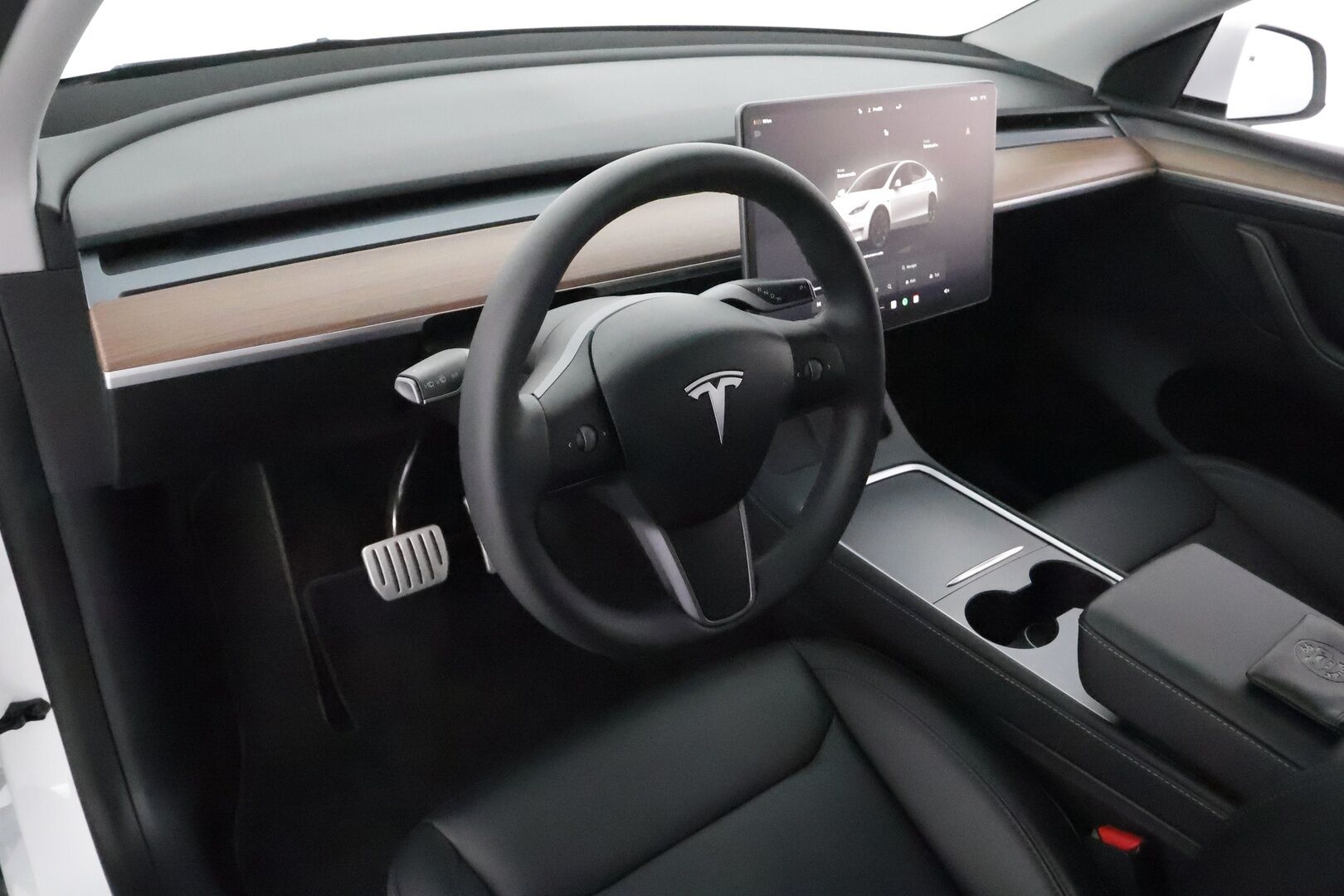 Tesla Model Y 2022 Performance **Lasikatto / Lämpöpumppu / Koukku / Adapt.Vakkari / Matrix-LED / P.Kamera / Muistipenkki / Premium Audio** - 3,99 % KORKOTARJOUS TÄHÄN AUTOON 31.8. ASTI! - Kahdet Renkaat