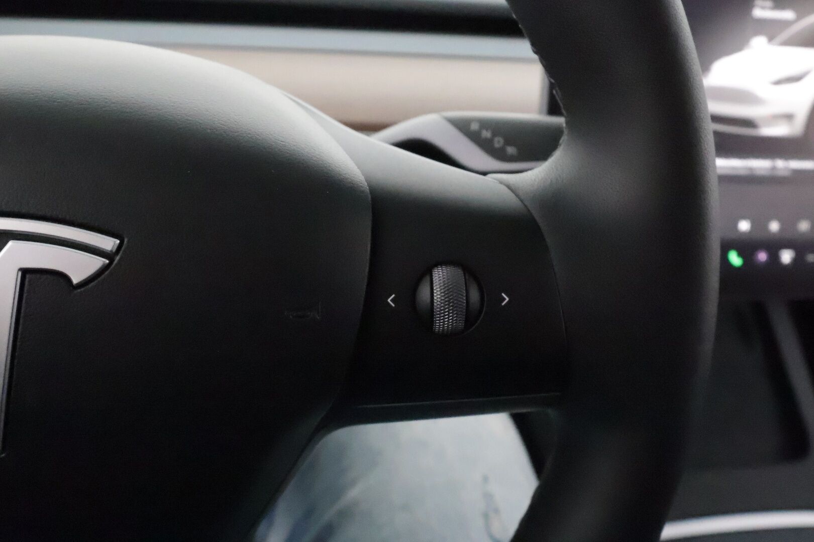Tesla Model Y 2022 Performance **Lasikatto / Lämpöpumppu / Koukku / Adapt.Vakkari / Matrix-LED / P.Kamera / Muistipenkki / Premium Audio** - 3,99 % KORKOTARJOUS TÄHÄN AUTOON 31.8. ASTI! - Kahdet Renkaat