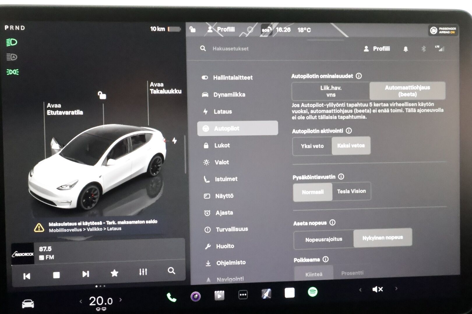Tesla Model Y 2022 Performance **Lasikatto / Lämpöpumppu / Koukku / Adapt.Vakkari / Matrix-LED / P.Kamera / Muistipenkki / Premium Audio** - 3,99 % KORKOTARJOUS TÄHÄN AUTOON 31.8. ASTI! - Kahdet Renkaat