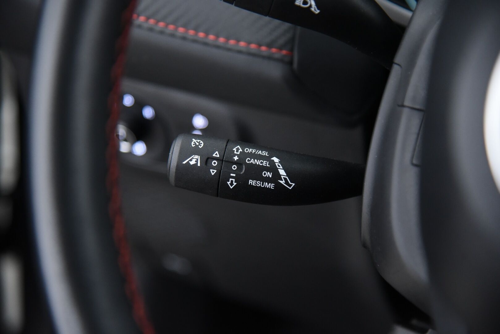 MG ZS 2022 EV Long Range / Adapt.vakkari / Panorama / 360-kamera / Led / i-Smart - Luxury varusteilla! / isolla long range akustolla! / Juuri huollettu merkkiliikkeessä