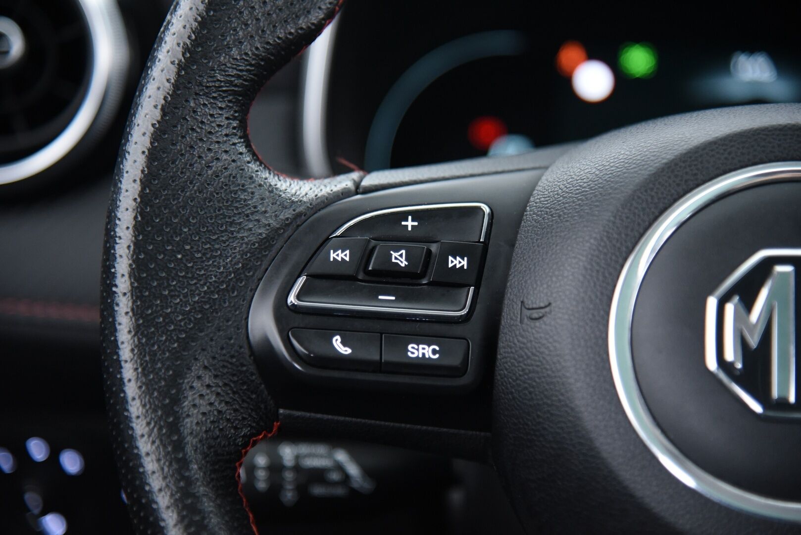 MG ZS 2022 EV Long Range / Adapt.vakkari / Panorama / 360-kamera / Led / i-Smart - Luxury varusteilla! / isolla long range akustolla! / Juuri huollettu merkkiliikkeessä
