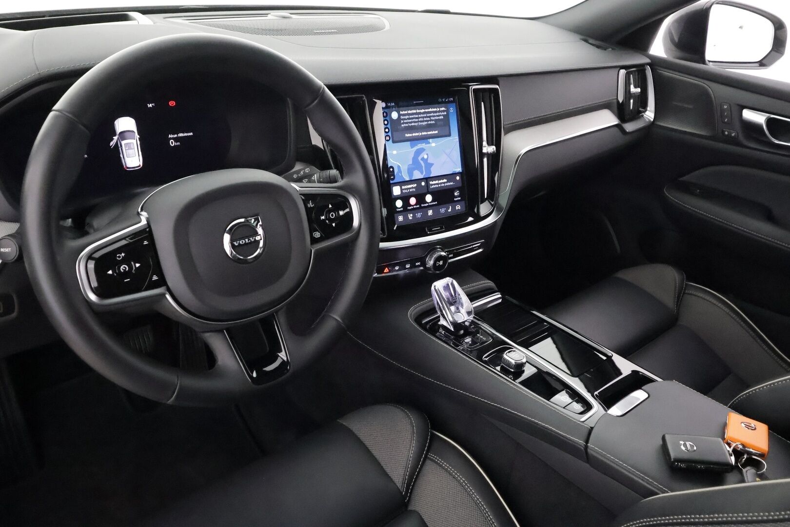 Volvo V60 2024 T6 AWD Long Range Ultimate Dark aut. - | ACC | Koukku | HUD | Panorama | Muistipenkit | H/K | Full-LED | 360-Kamera | Keyless | Apple&Android | 1.Om suomi-auto | Kahdet Renkaat | Merkkihuollettu |