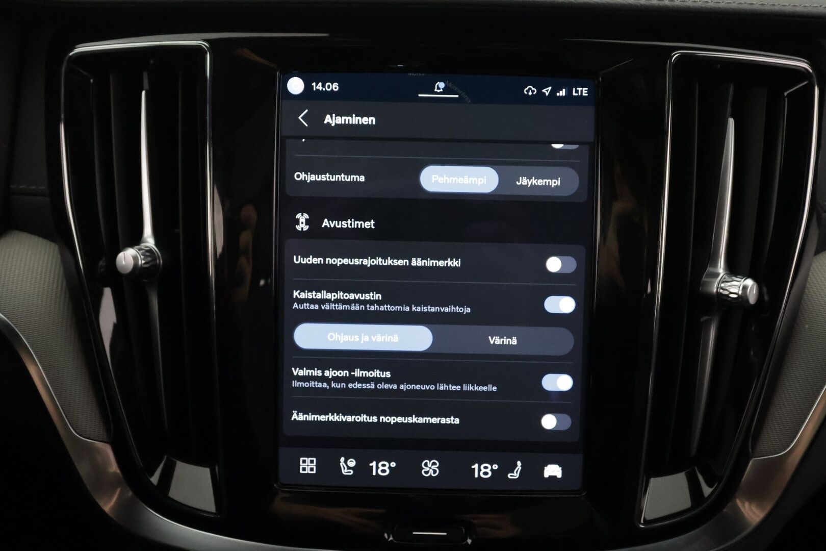 Volvo V60 2024 T6 AWD Long Range Ultimate Dark aut. - | ACC | Koukku | HUD | Panorama | Muistipenkit | H/K | Full-LED | 360-Kamera | Keyless | Apple&Android | 1.Om suomi-auto | Kahdet Renkaat | Merkkihuollettu |