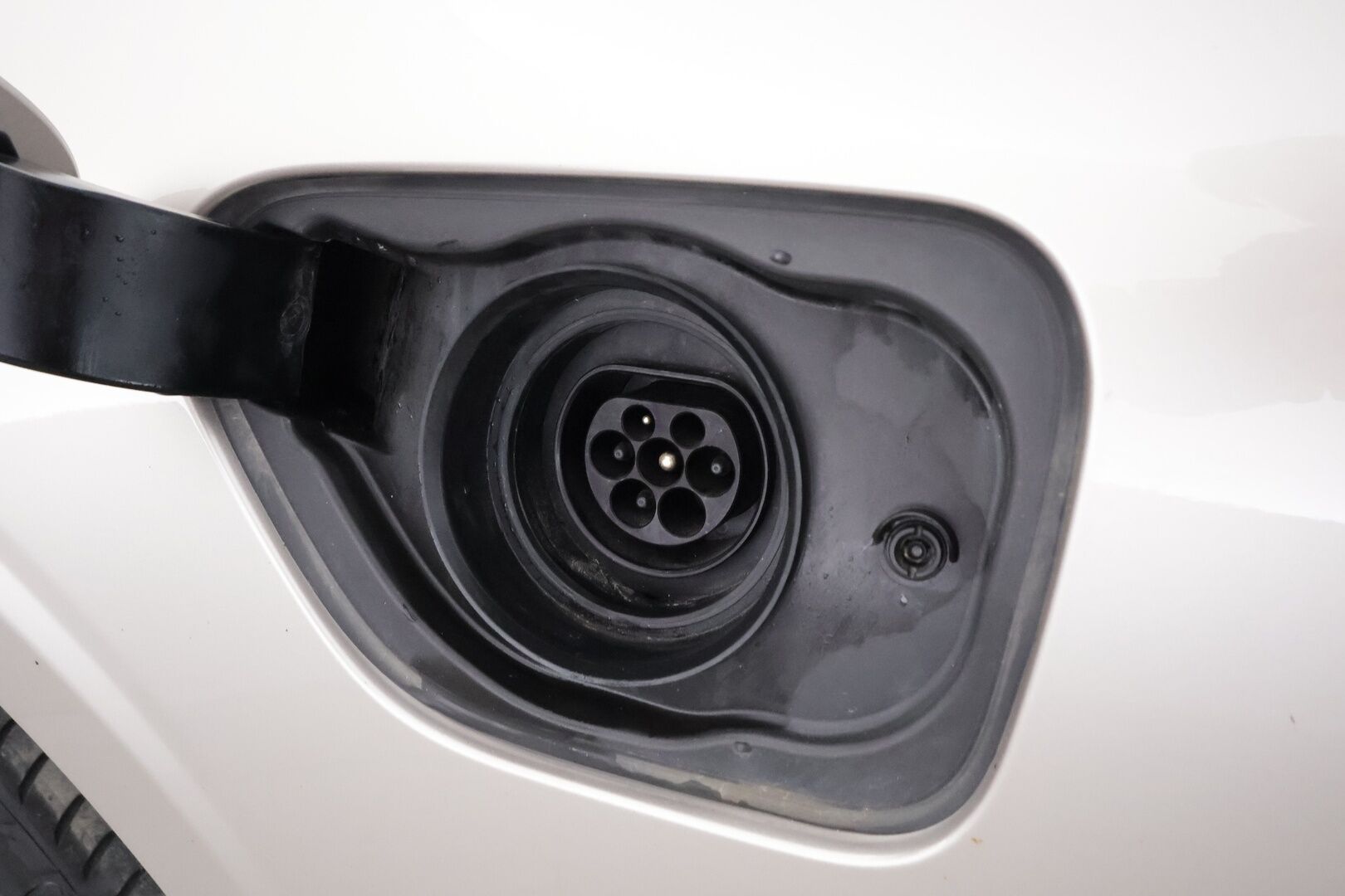 Volvo V60 2024 T6 AWD Long Range Ultimate Dark aut. - | ACC | Koukku | HUD | Panorama | Muistipenkit | H/K | Full-LED | 360-Kamera | Keyless | Apple&Android | 1.Om suomi-auto | Kahdet Renkaat | Merkkihuollettu |