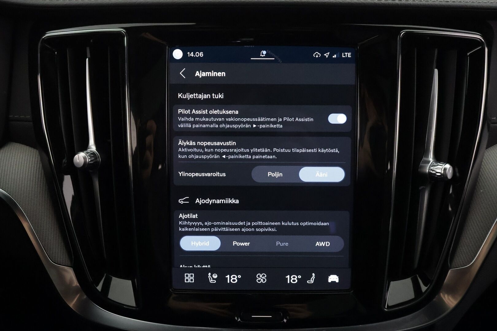 Volvo V60 2024 T6 AWD Long Range Ultimate Dark aut. - | ACC | Koukku | HUD | Panorama | Muistipenkit | H/K | Full-LED | 360-Kamera | Keyless | Apple&Android | 1.Om suomi-auto | Kahdet Renkaat | Merkkihuollettu |