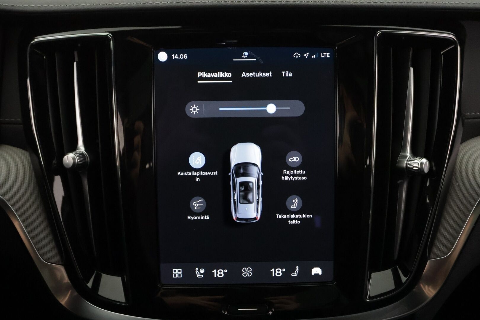 Volvo V60 2024 T6 AWD Long Range Ultimate Dark aut. - | ACC | Koukku | HUD | Panorama | Muistipenkit | H/K | Full-LED | 360-Kamera | Keyless | Apple&Android | 1.Om suomi-auto | Kahdet Renkaat | Merkkihuollettu |