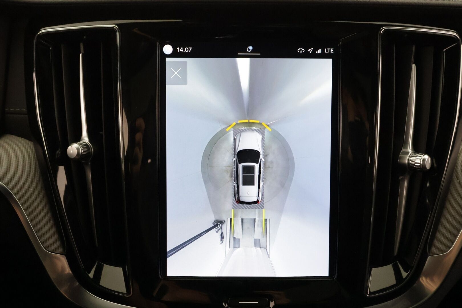 Volvo V60 2024 T6 AWD Long Range Ultimate Dark aut. - | ACC | Koukku | HUD | Panorama | Muistipenkit | H/K | Full-LED | 360-Kamera | Keyless | Apple&Android | 1.Om suomi-auto | Kahdet Renkaat | Merkkihuollettu |