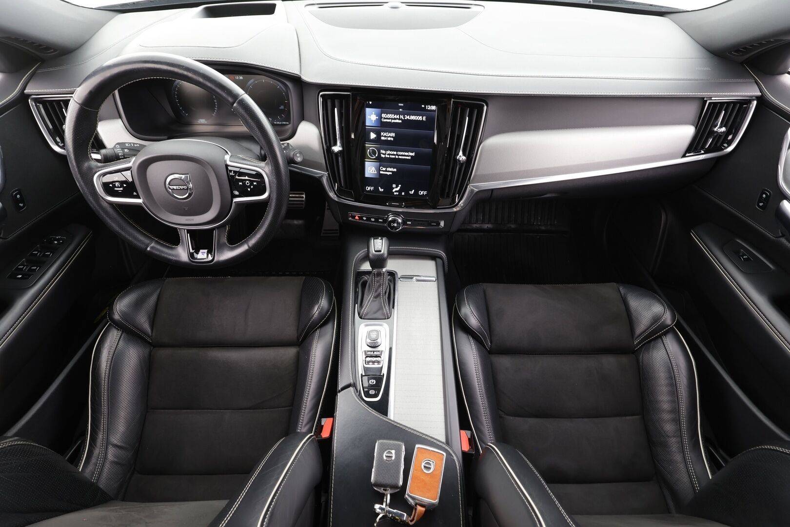 Volvo V90 2019 D3 R-Design aut - Webasto | HUD | ACC | Full-LED | Sportpenkit | Kamera | Kaistavahti | Navi | Keyless  | R-Design sisä- ja ulkopaketti | Kahdet renkaat alumiinivanteilla | Merkkihuollettu 