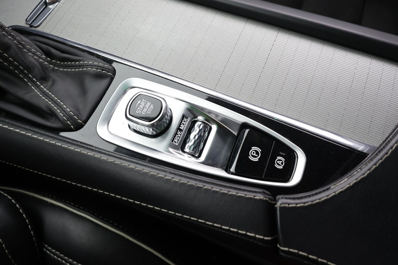 Volvo V90 2019 D3 R-Design aut - Webasto | HUD | ACC | Full-LED | Sportpenkit | Kamera | Kaistavahti | Navi | Keyless  | R-Design sisä- ja ulkopaketti | Kahdet renkaat alumiinivanteilla | Merkkihuollettu 