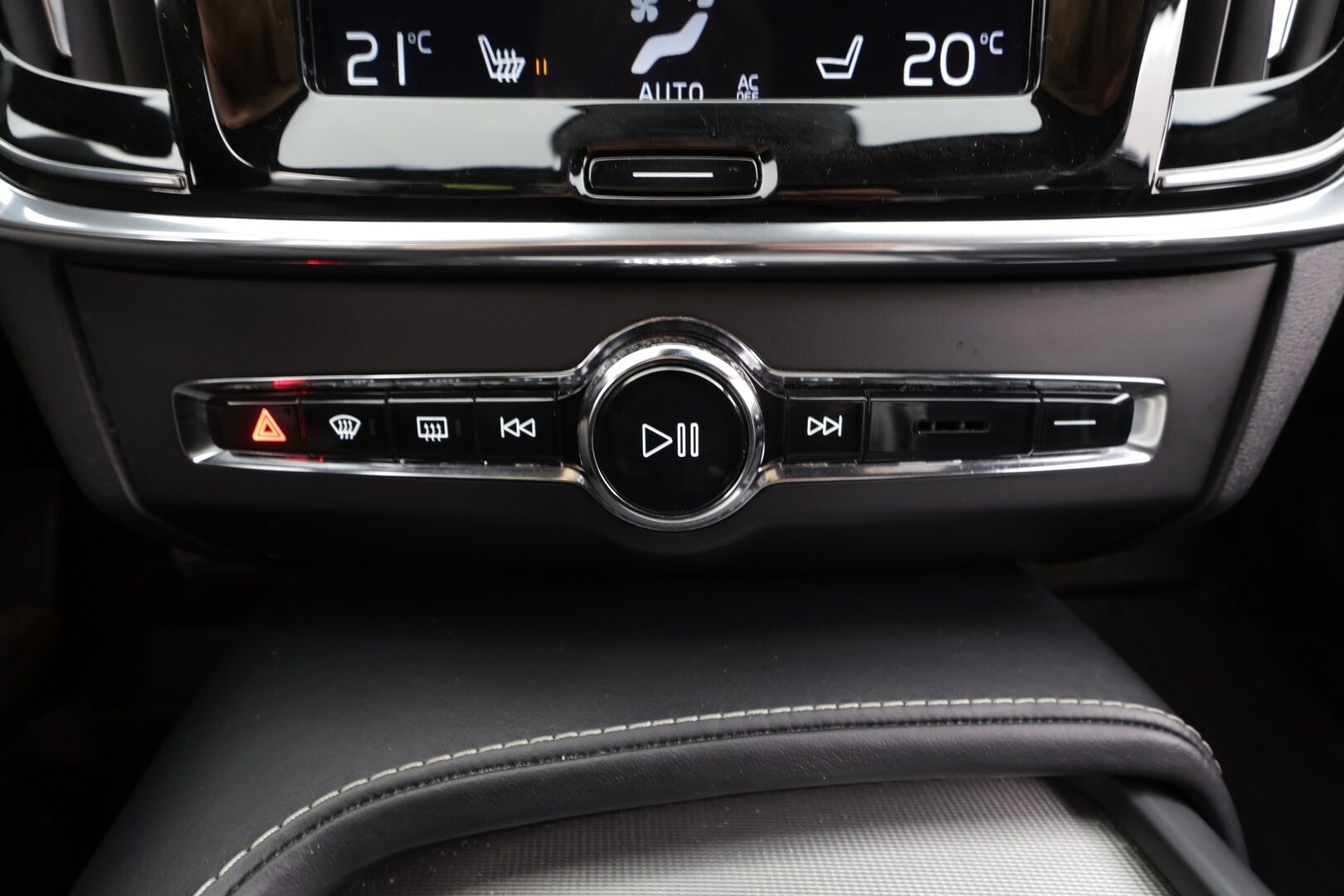 Volvo V90 2019 D3 R-Design aut - Webasto | HUD | ACC | Full-LED | Sportpenkit | Kamera | Kaistavahti | Navi | Keyless  | R-Design sisä- ja ulkopaketti | Kahdet renkaat alumiinivanteilla | Merkkihuollettu 
