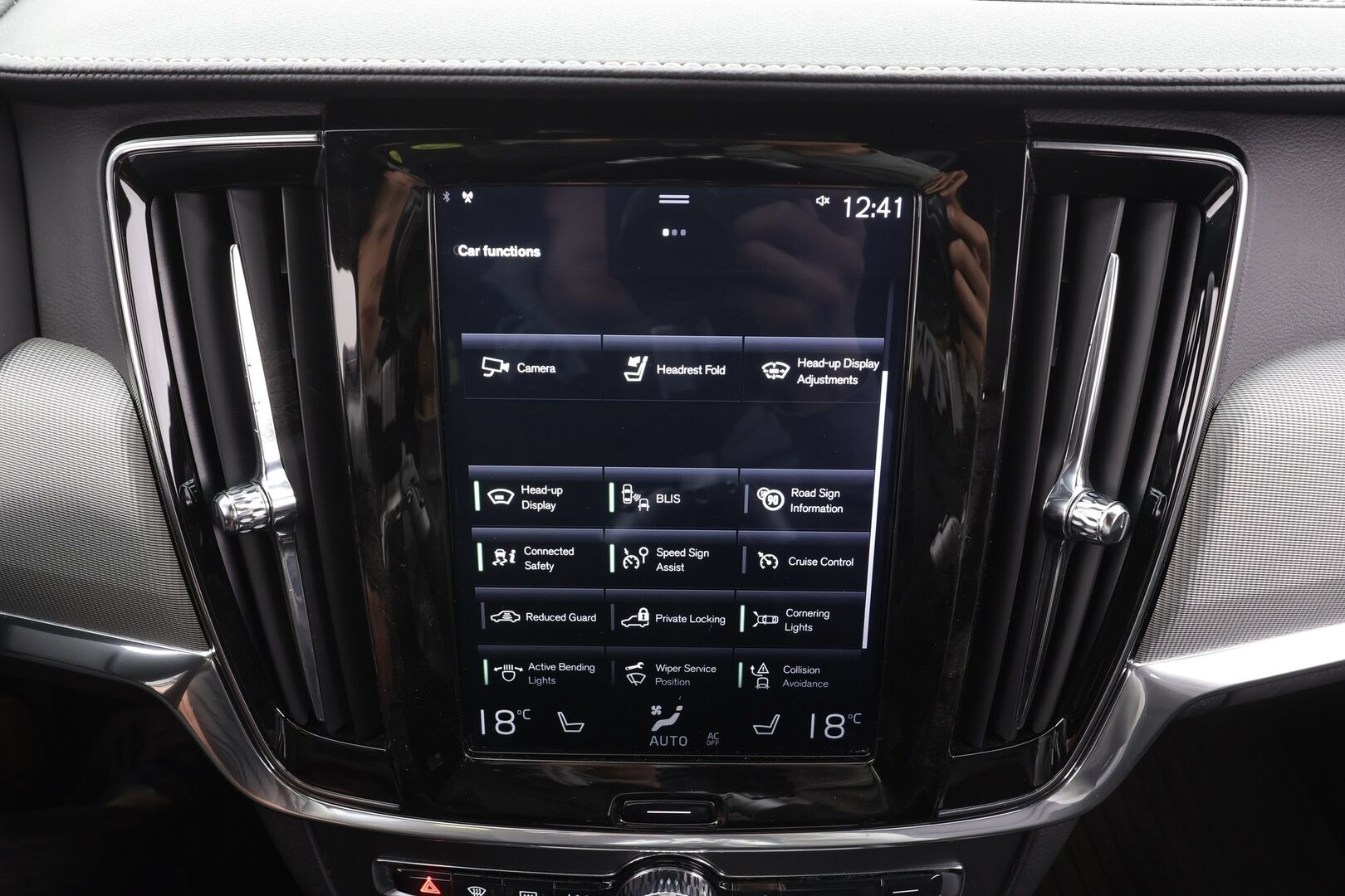 Volvo V90 2019 D3 R-Design aut - Webasto | HUD | ACC | Full-LED | Sportpenkit | Kamera | Kaistavahti | Navi | Keyless  | R-Design sisä- ja ulkopaketti | Kahdet renkaat alumiinivanteilla | Merkkihuollettu 