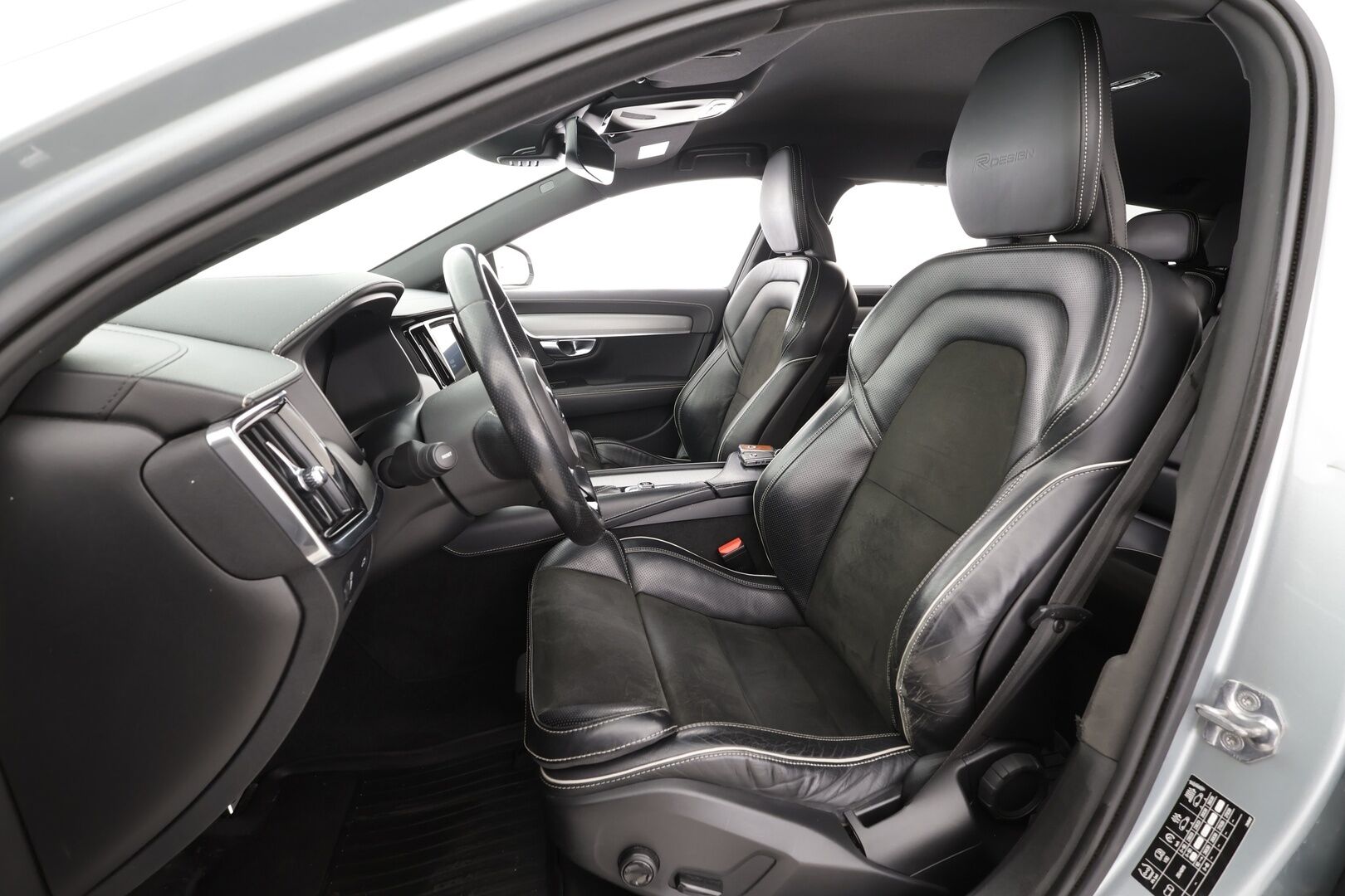 Volvo V90 2019 D3 R-Design aut - Webasto | HUD | ACC | Full-LED | Sportpenkit | Kamera | Kaistavahti | Navi | Keyless  | R-Design sisä- ja ulkopaketti | Kahdet renkaat alumiinivanteilla | Merkkihuollettu 