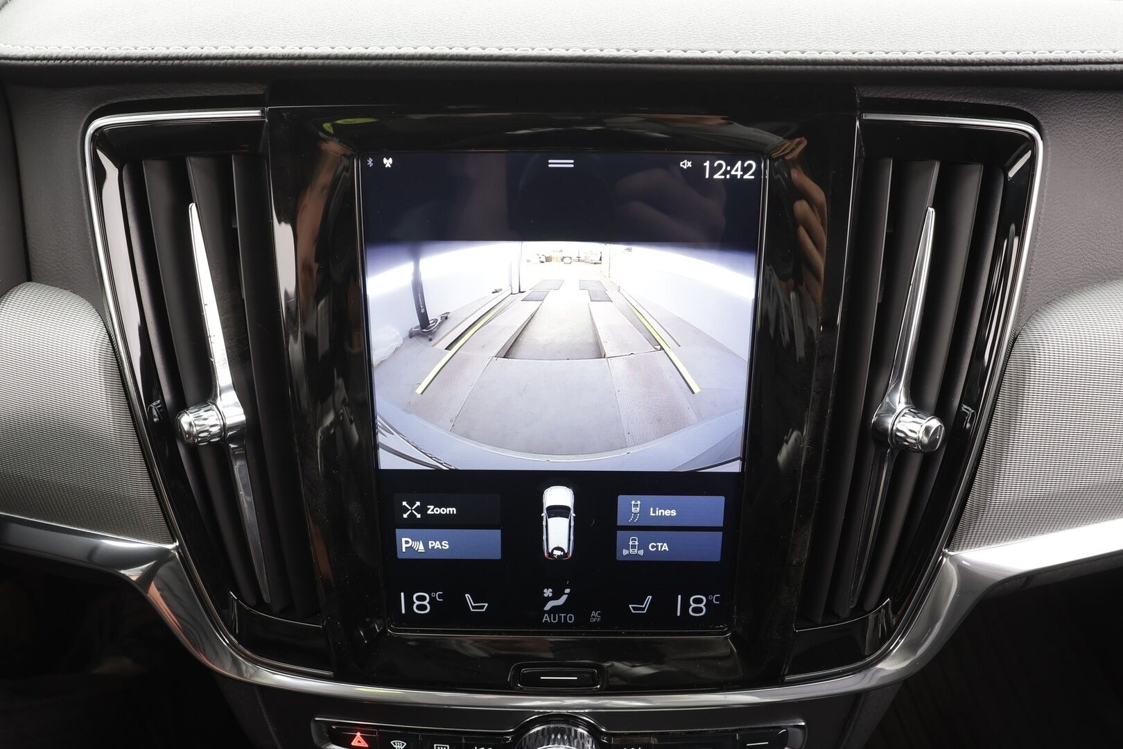 Volvo V90 2019 D3 R-Design aut - Webasto | HUD | ACC | Full-LED | Sportpenkit | Kamera | Kaistavahti | Navi | Keyless  | R-Design sisä- ja ulkopaketti | Kahdet renkaat alumiinivanteilla | Merkkihuollettu 