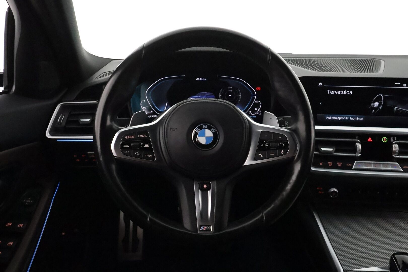 BMW 330 2021 G21 Touring 330e xDrive A Charged Edition M Sport - 3,99 % KORKOTARJOUS TÄHÄN AUTOON - Adapt.Vakkari / HiFi / Peruutuskamera / Ruskeat Sporttinahat / Vetokoukku / Ratinlämmitys / Professional Navi / Apple&Android / Näyttävä yksilö!