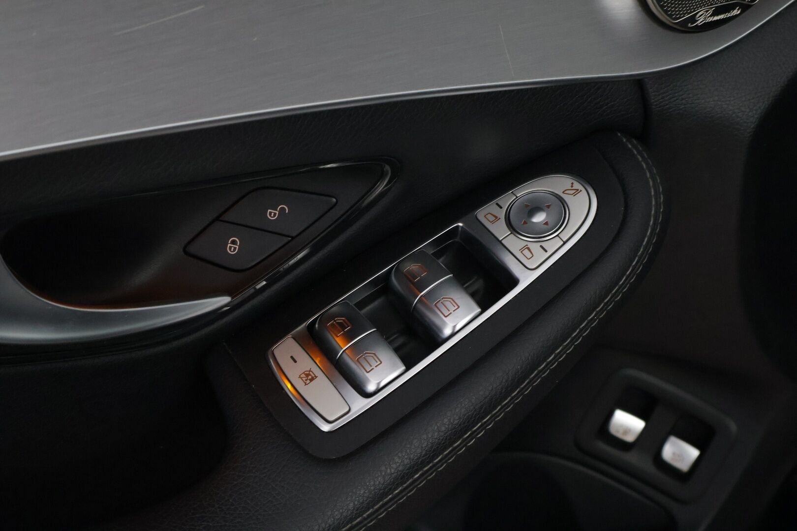 MERCEDES-BENZ C 2021 300e A Premium Business EQ Power * Vetokoukku / Peruutuskamera / Navi / Sähköluukku / LED High Performance / - Puolinahkasisusta / Sporttipenkit / Juuri tullut Tampereelle!