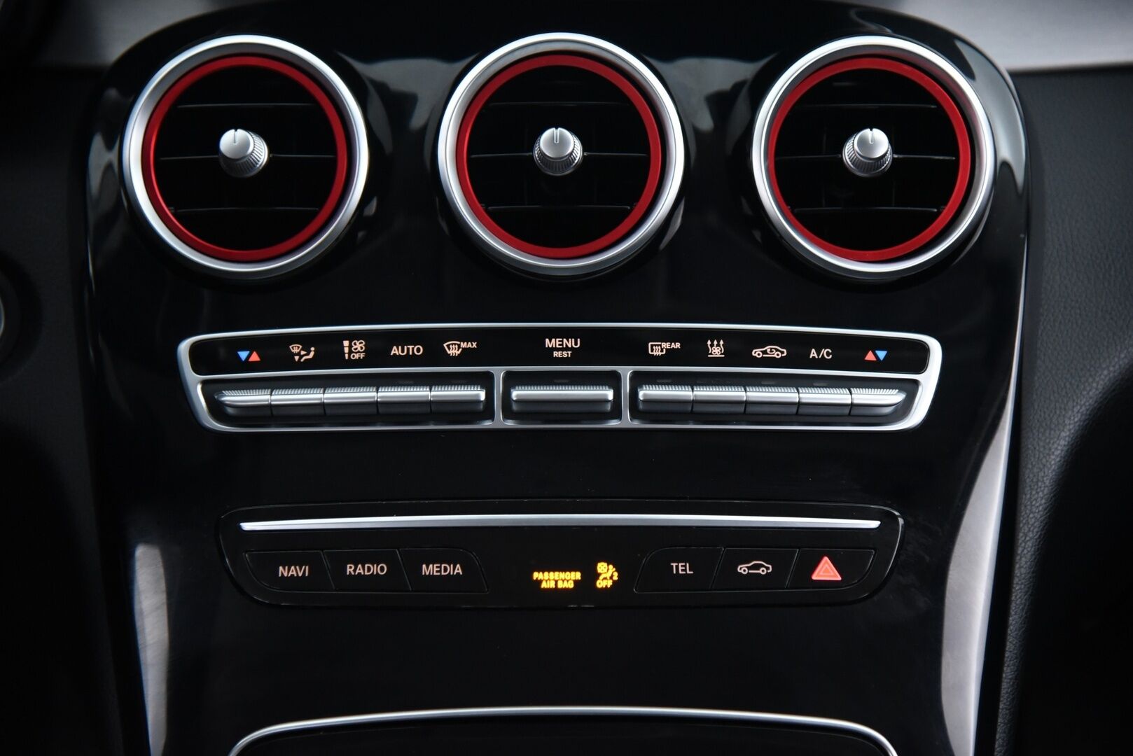 MERCEDES-BENZ C 2021 300e A Premium Business EQ Power * Vetokoukku / Peruutuskamera / Navi / Sähköluukku / LED High Performance / - Puolinahkasisusta / Sporttipenkit / Juuri tullut Tampereelle!