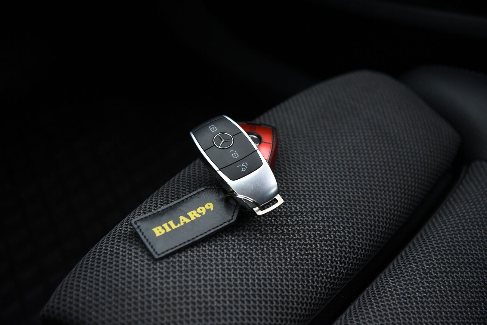 MERCEDES-BENZ C 2021 300e A Premium Business EQ Power * Vetokoukku / Peruutuskamera / Navi / Sähköluukku / LED High Performance / - Puolinahkasisusta / Sporttipenkit / Juuri tullut Tampereelle!