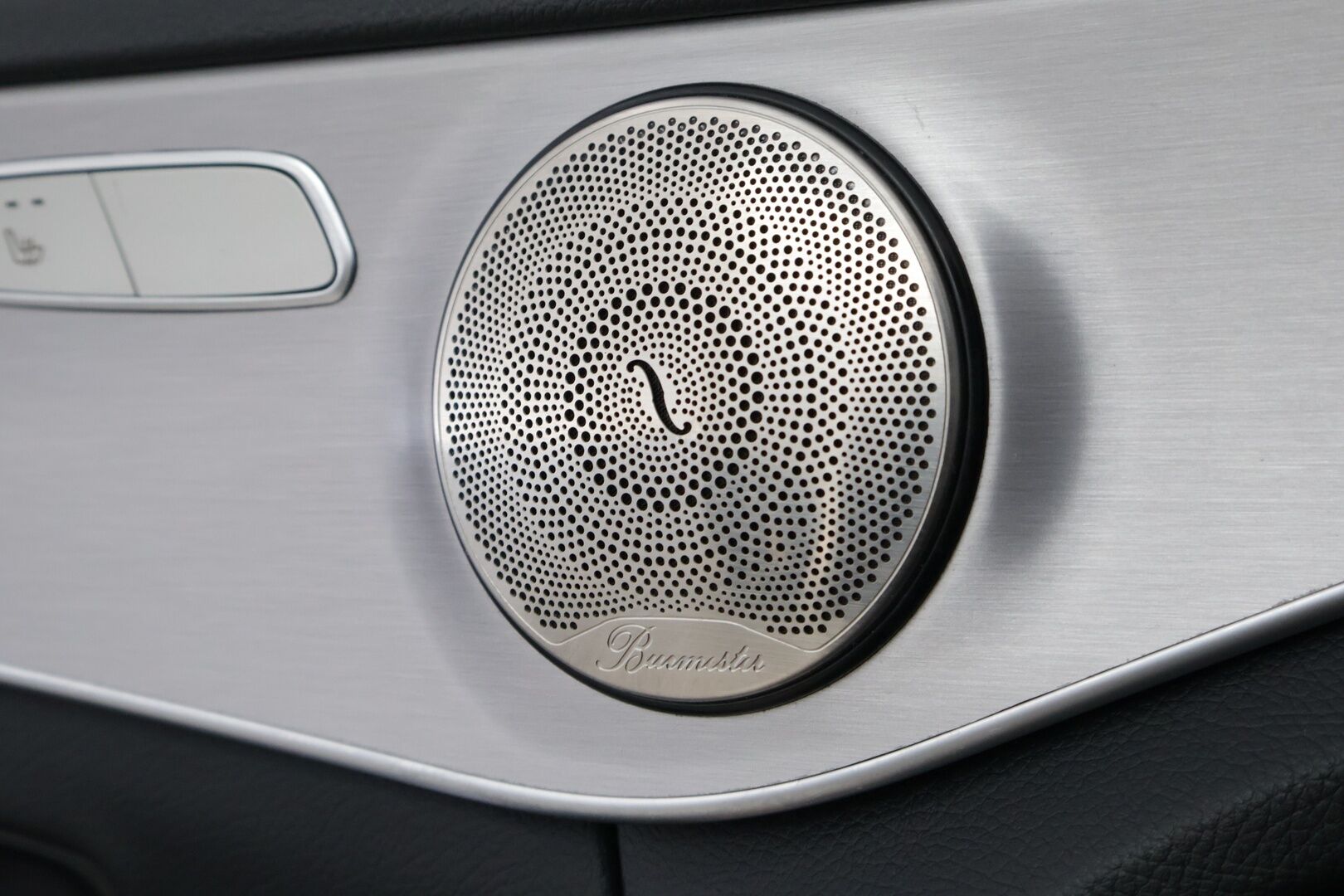 MERCEDES-BENZ C 2021 300e A Premium Business EQ Power * Vetokoukku / Peruutuskamera / Navi / Sähköluukku / LED High Performance / - Puolinahkasisusta / Sporttipenkit / Juuri tullut Tampereelle!