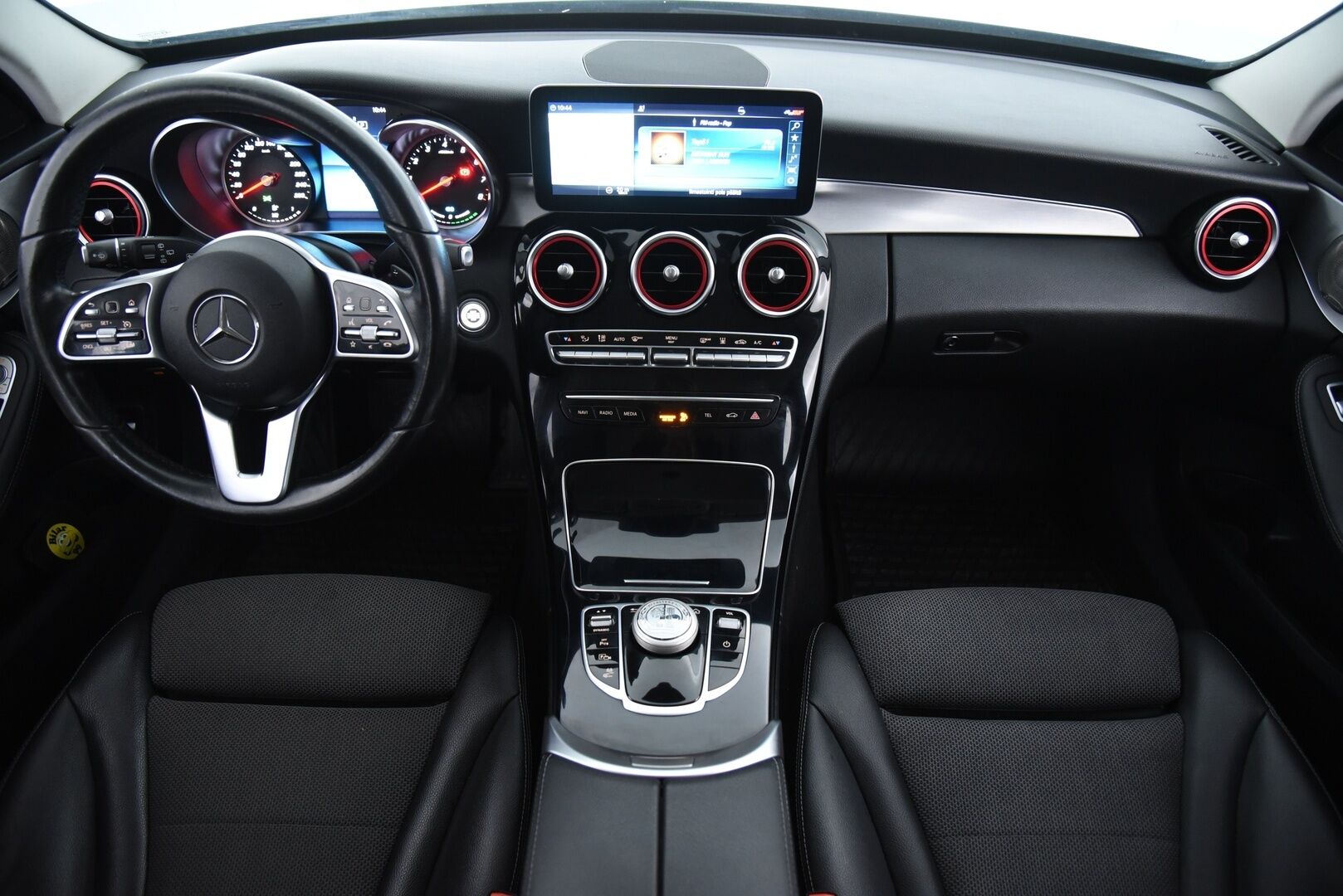 MERCEDES-BENZ C 2021 300e A Premium Business EQ Power * Vetokoukku / Peruutuskamera / Navi / Sähköluukku / LED High Performance / - Puolinahkasisusta / Sporttipenkit / Juuri tullut Tampereelle!