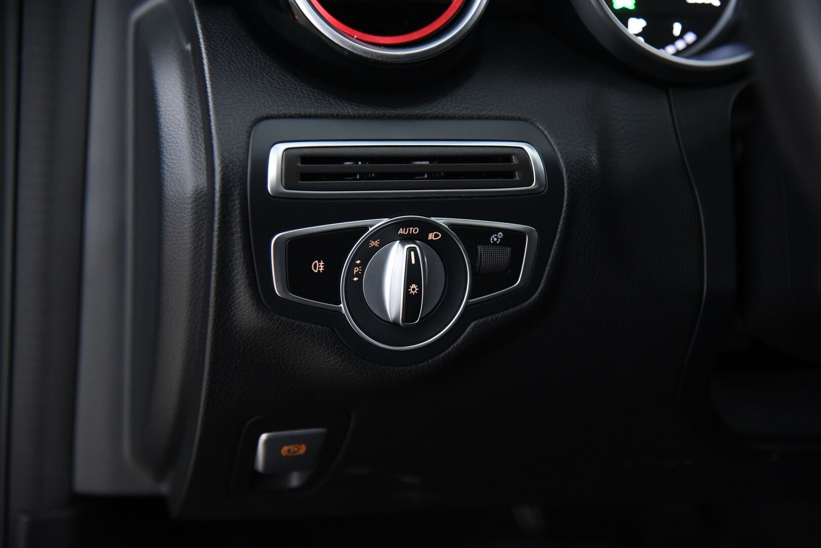 MERCEDES-BENZ C 2021 300e A Premium Business EQ Power * Vetokoukku / Peruutuskamera / Navi / Sähköluukku / LED High Performance / - Puolinahkasisusta / Sporttipenkit / Juuri tullut Tampereelle!