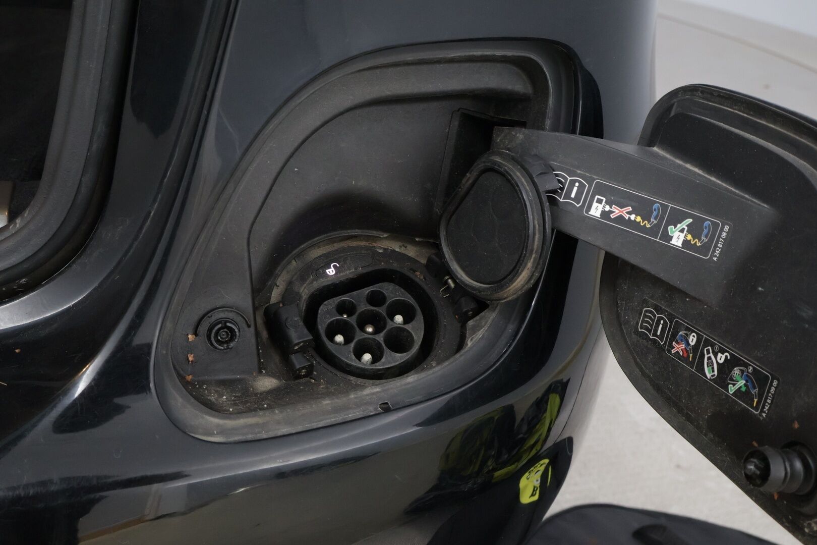 MERCEDES-BENZ C 2021 300e A Premium Business EQ Power * Vetokoukku / Peruutuskamera / Navi / Sähköluukku / LED High Performance / - Puolinahkasisusta / Sporttipenkit / Juuri tullut Tampereelle!