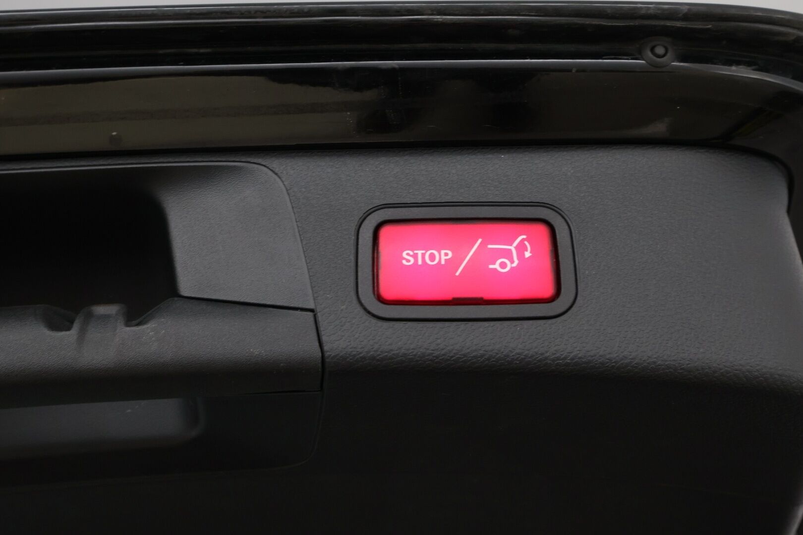 MERCEDES-BENZ C 2021 300e A Premium Business EQ Power * Vetokoukku / Peruutuskamera / Navi / Sähköluukku / LED High Performance / - Puolinahkasisusta / Sporttipenkit / Juuri tullut Tampereelle!