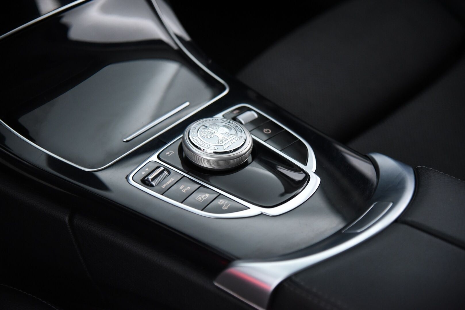 MERCEDES-BENZ C 2021 300e A Premium Business EQ Power * Vetokoukku / Peruutuskamera / Navi / Sähköluukku / LED High Performance / - Puolinahkasisusta / Sporttipenkit / Juuri tullut Tampereelle!