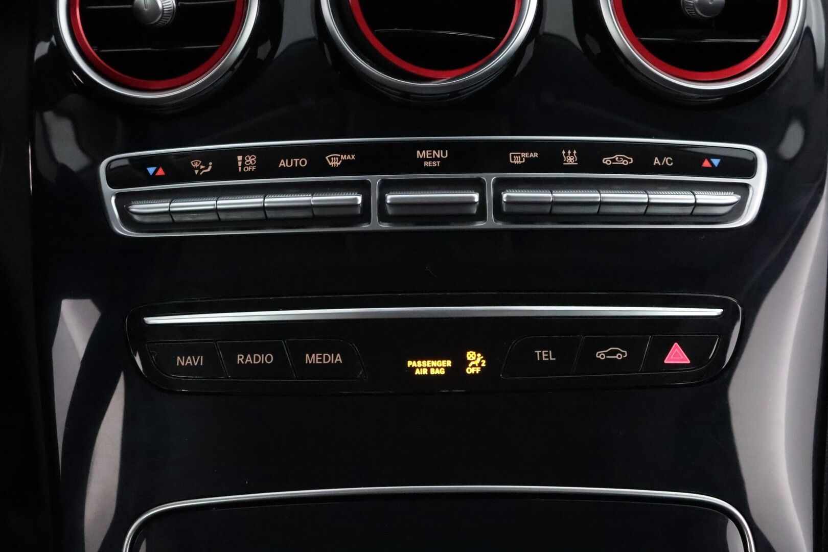 MERCEDES-BENZ C 2021 300e A Premium Business EQ Power * Vetokoukku / Peruutuskamera / Navi / Sähköluukku / LED High Performance / - Puolinahkasisusta / Sporttipenkit / Juuri tullut Tampereelle!