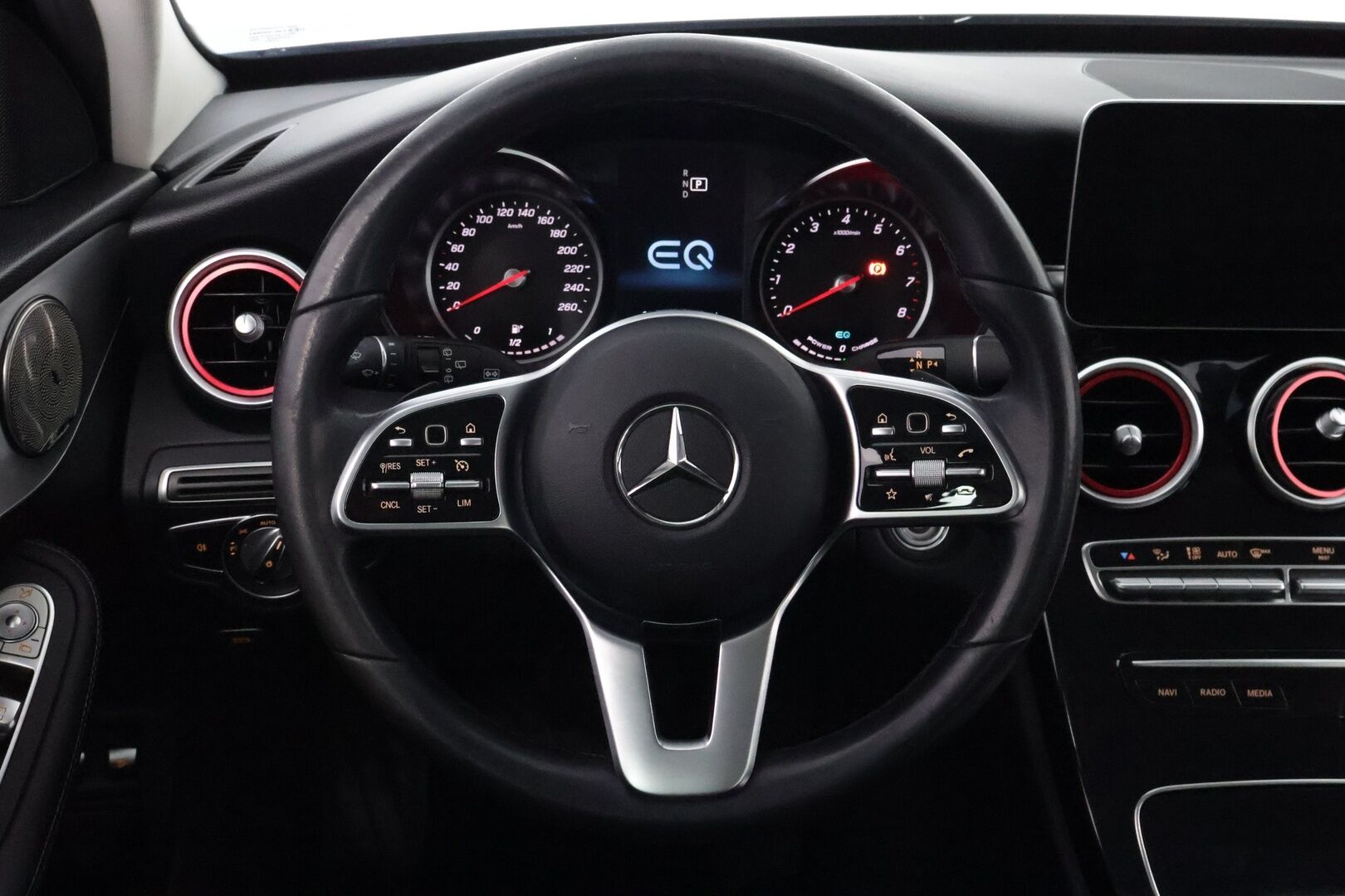 MERCEDES-BENZ C 2021 300e A Premium Business EQ Power * Vetokoukku / Peruutuskamera / Navi / Sähköluukku / LED High Performance / - Puolinahkasisusta / Sporttipenkit / Juuri tullut Tampereelle!