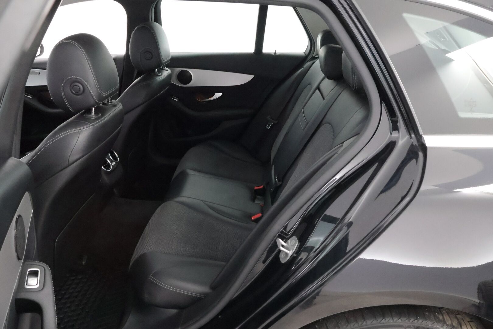 MERCEDES-BENZ C 2021 300e A Premium Business EQ Power * Vetokoukku / Peruutuskamera / Navi / Sähköluukku / LED High Performance / - Puolinahkasisusta / Sporttipenkit / Juuri tullut Tampereelle!