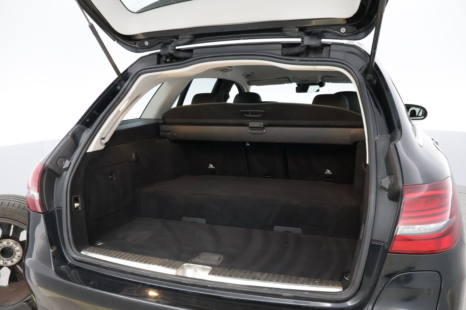 MERCEDES-BENZ C 2021 300e A Premium Business EQ Power * Vetokoukku / Peruutuskamera / Navi / Sähköluukku / LED High Performance / - Puolinahkasisusta / Sporttipenkit / Juuri tullut Tampereelle!