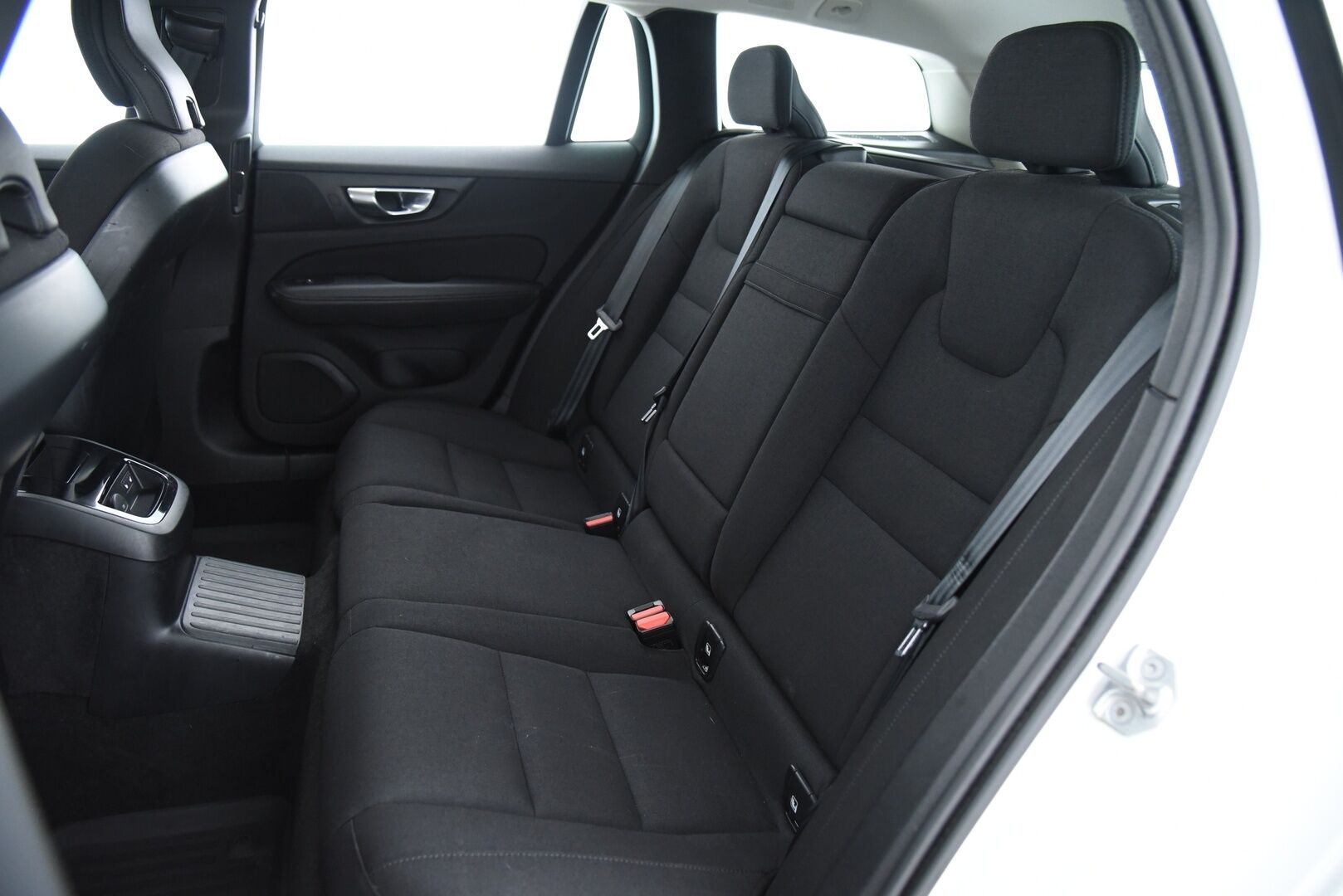 Volvo V60 2021 T6 TwE AWD Inscription Expression aut / Adapt.vak / Pilot assist / Koukku / Webasto / Blis / Apple & Android - Nokian kesä- ja talvirenkaat / Merkkiliikkeen huoltohistorialla / P-kamera 