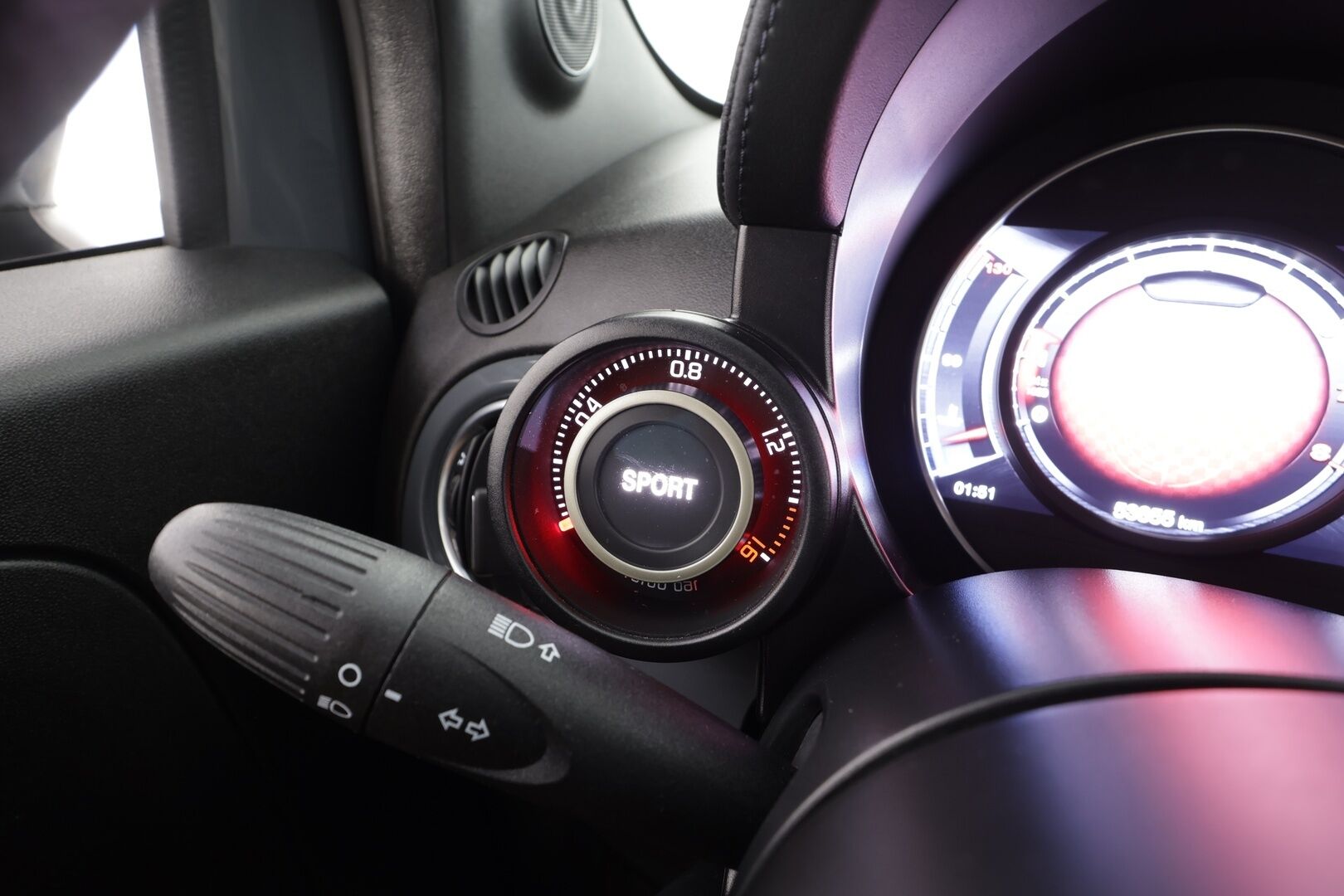 FIAT-ABARTH 500 2018 595 - Facelift | Digimittaristo | Bluetooth audio & Handsfree | Ahtopainemittari | Ilmastointi | 2x renkaat aluin | Huoltokirja | Näyttävä!