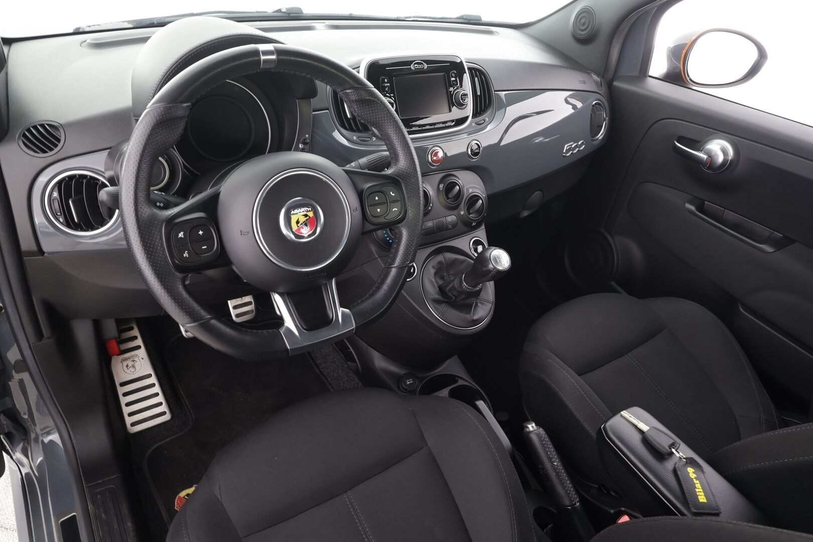 FIAT-ABARTH 500 2018 595 - Facelift | Digimittaristo | Bluetooth audio & Handsfree | Ahtopainemittari | Ilmastointi | 2x renkaat aluin | Huoltokirja | Näyttävä!