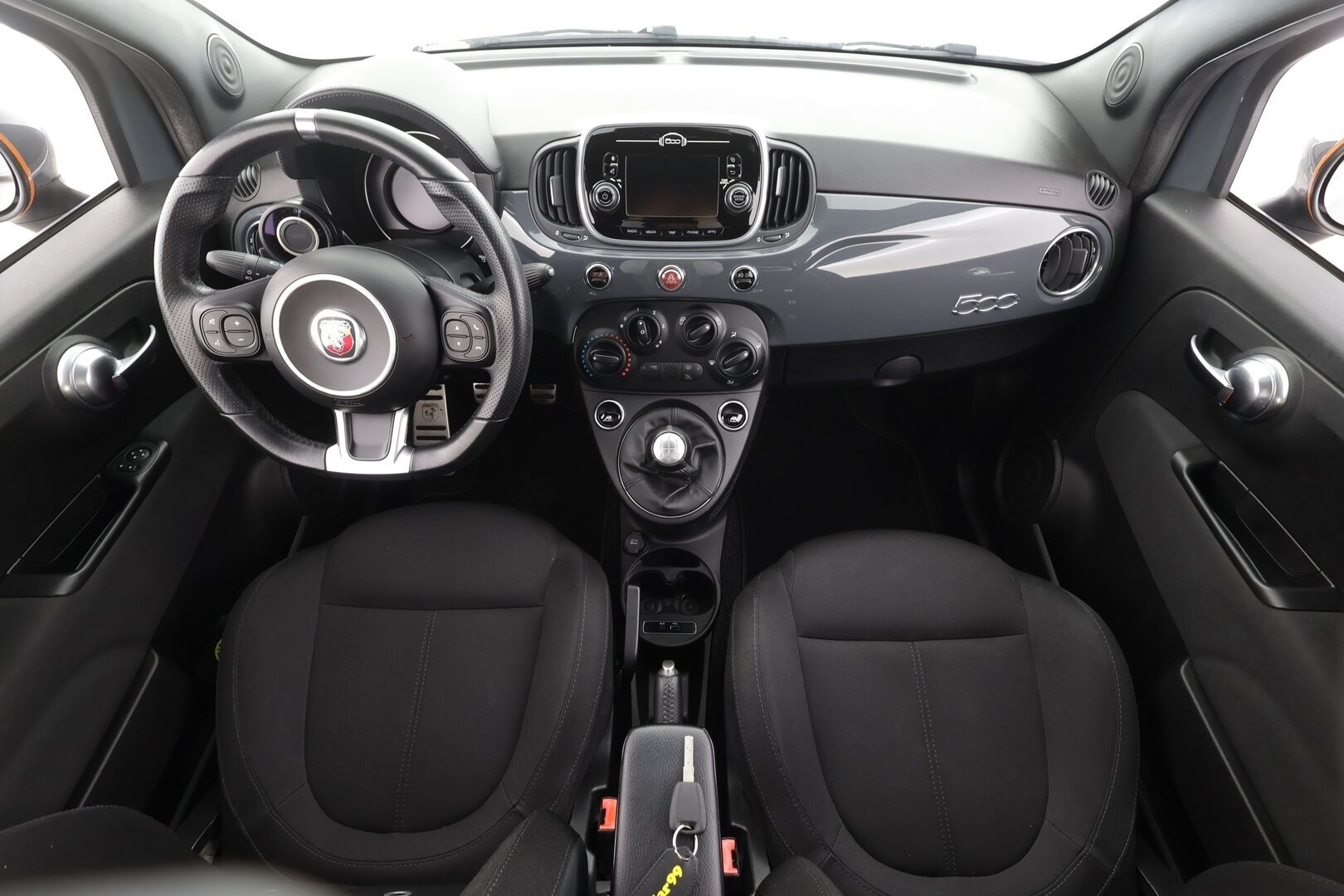 FIAT-ABARTH 500 2018 595 - Facelift | Digimittaristo | Bluetooth audio & Handsfree | Ahtopainemittari | Ilmastointi | 2x renkaat aluin | Huoltokirja | Näyttävä!