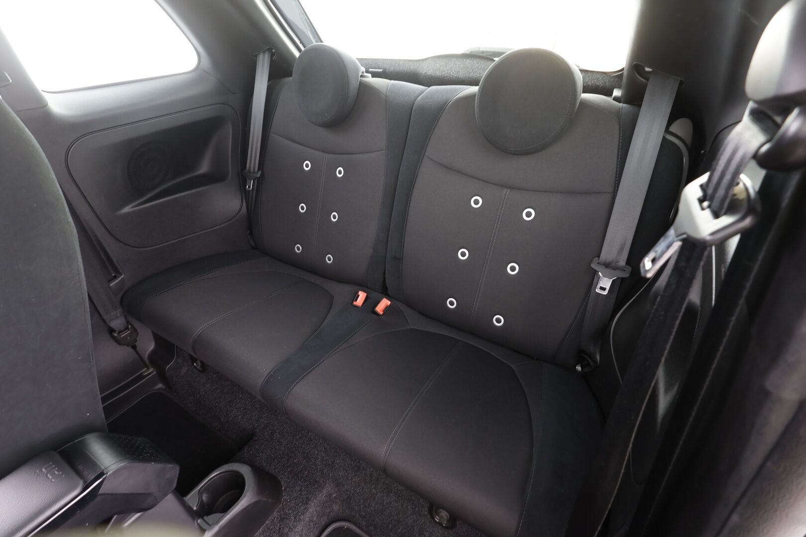 FIAT-ABARTH 500 2018 595 - Facelift | Digimittaristo | Bluetooth audio & Handsfree | Ahtopainemittari | Ilmastointi | 2x renkaat aluin | Huoltokirja | Näyttävä!