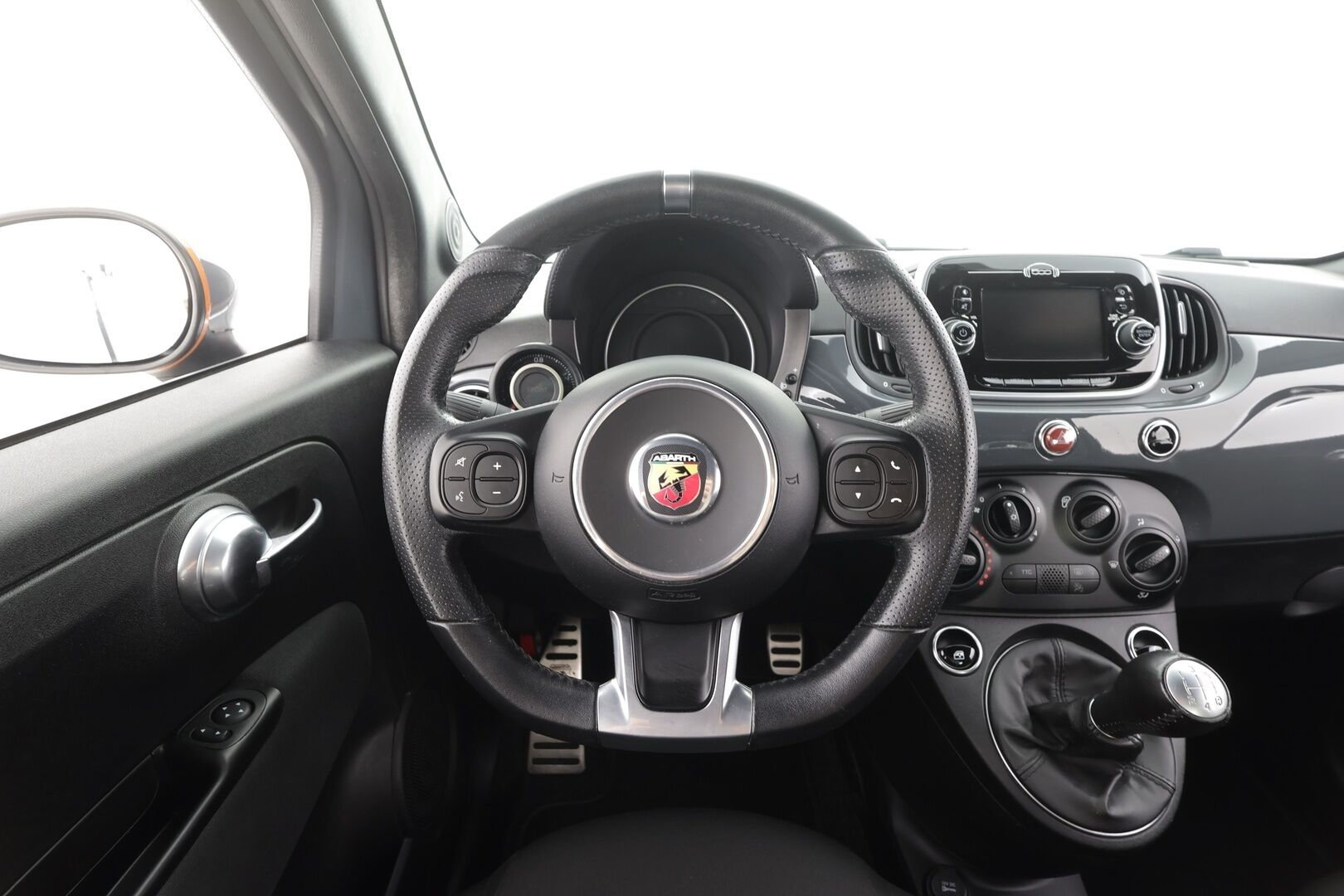 FIAT-ABARTH 500 2018 595 - Facelift | Digimittaristo | Bluetooth audio & Handsfree | Ahtopainemittari | Ilmastointi | 2x renkaat aluin | Huoltokirja | Näyttävä!