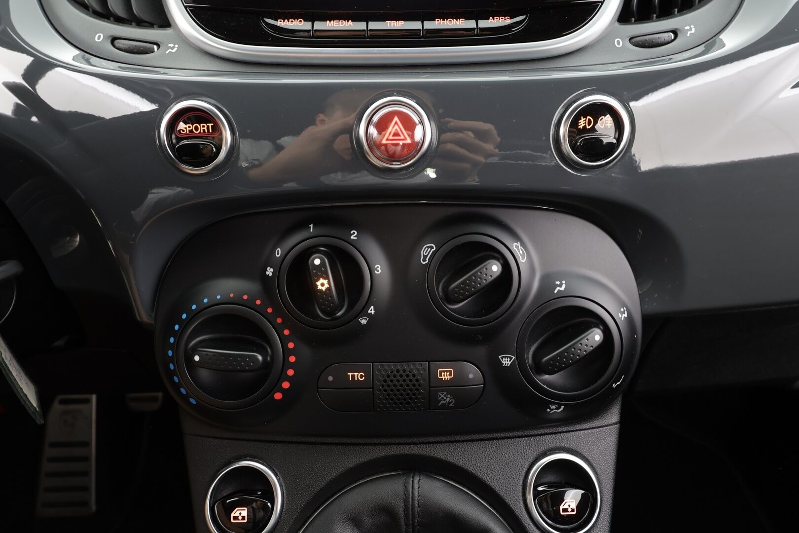 FIAT-ABARTH 500 2018 595 - Facelift | Digimittaristo | Bluetooth audio & Handsfree | Ahtopainemittari | Ilmastointi | 2x renkaat aluin | Huoltokirja | Näyttävä!