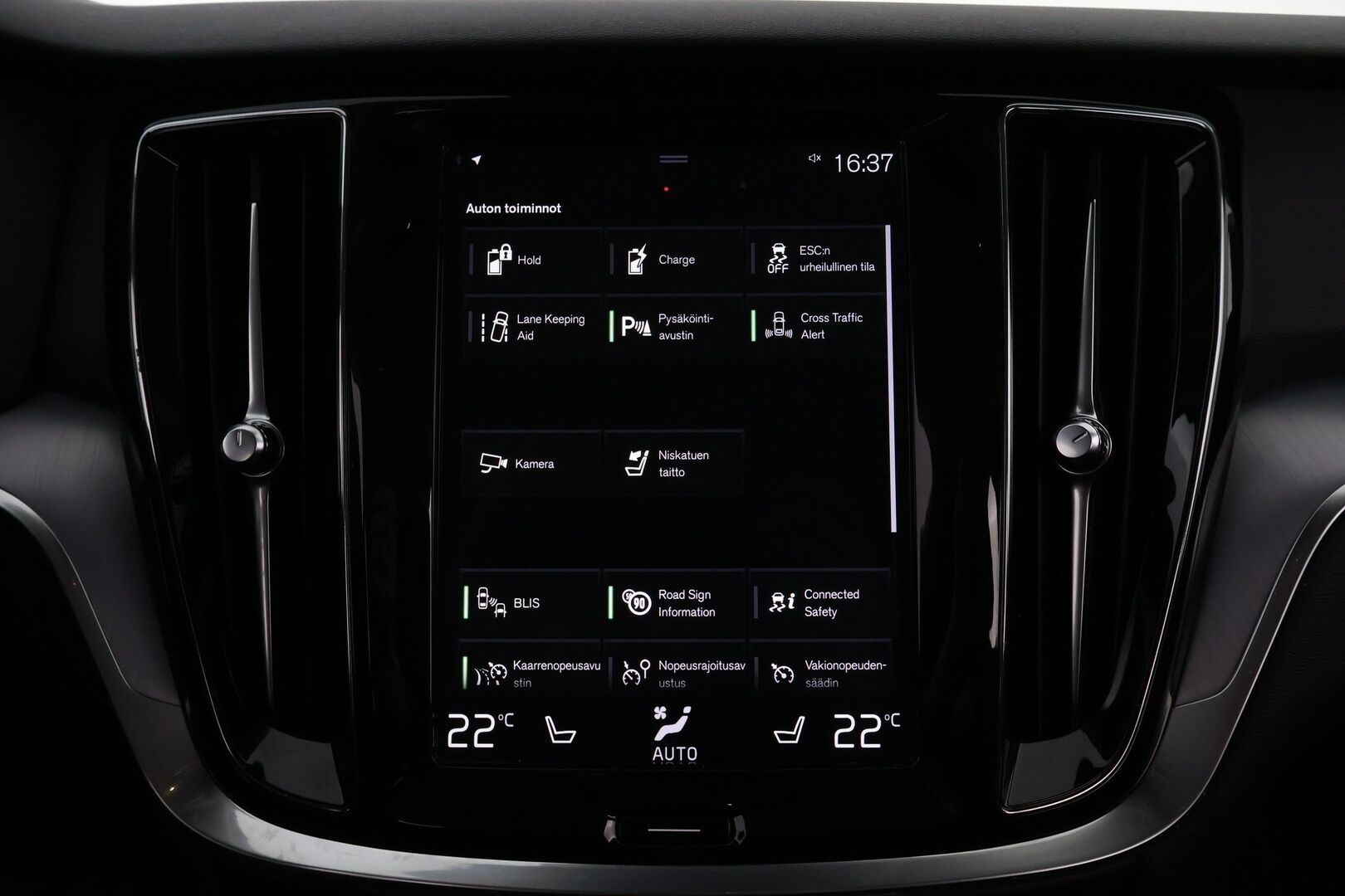 Volvo V60 2020 T6 TwE AWD Momentum aut *Webasto / Adapt.Vakkari / P.Kamera / Vetokoukku / Puolinahat / BLIS / Sähköluukku* - Jakopää juuri tehty / 2x Renkaat aluvantein / Juuri tullut Tampereelle! - HULLU BLACKWEEK KORKOTARJOUS 2,49%