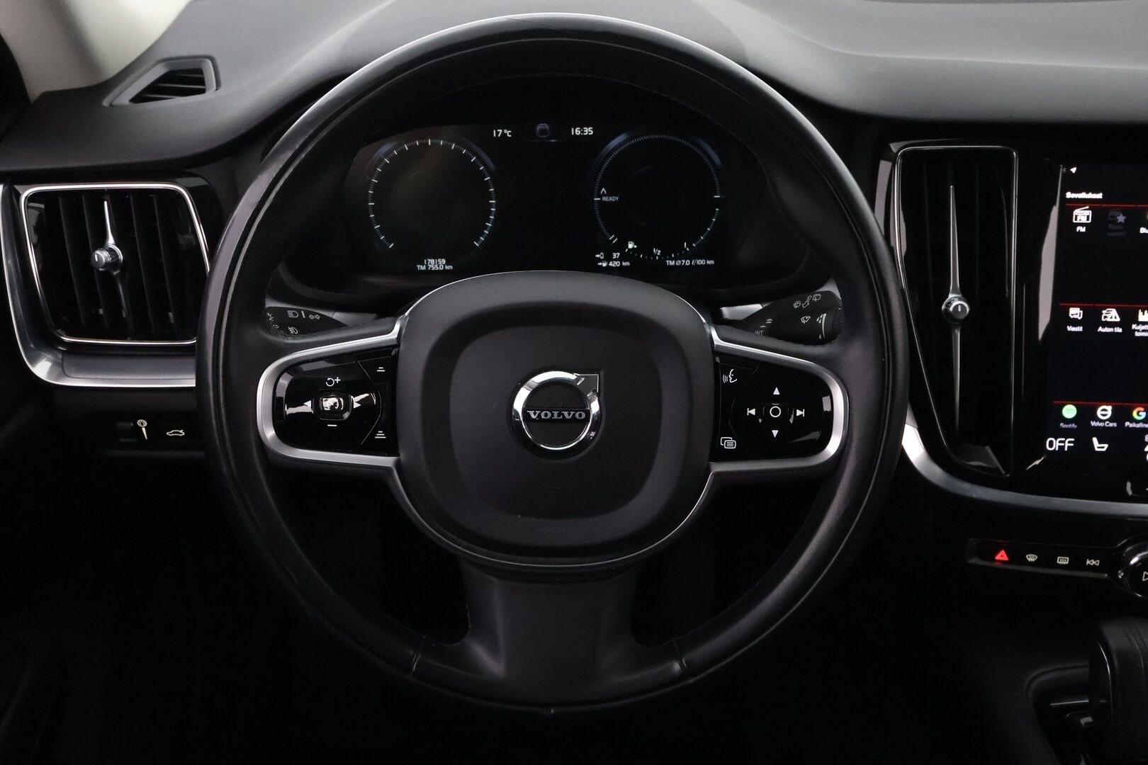 Volvo V60 2020 T6 TwE AWD Momentum aut *Webasto / Adapt.Vakkari / P.Kamera / Vetokoukku / Puolinahat / BLIS / Sähköluukku* - Jakopää juuri tehty / 2x Renkaat aluvantein / Juuri tullut Tampereelle! - HULLU BLACKWEEK KORKOTARJOUS 2,49%