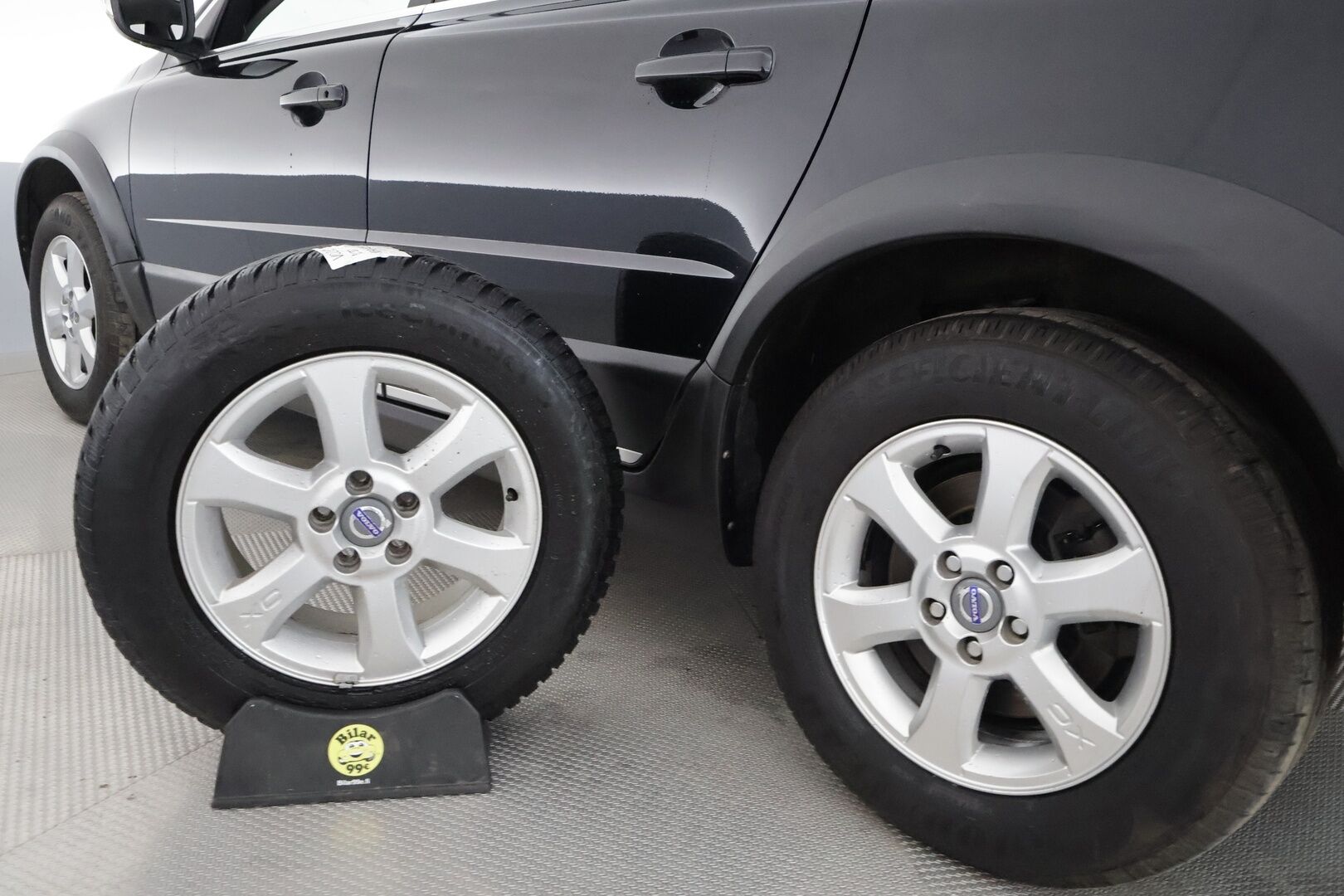 Volvo XC70 2014 D4 AWD Momentum - *Webasto / Koukku / P. tutka / Rattilämppäri / Bluetooth / Aut. Ilmastointi / 2x Renkaat*