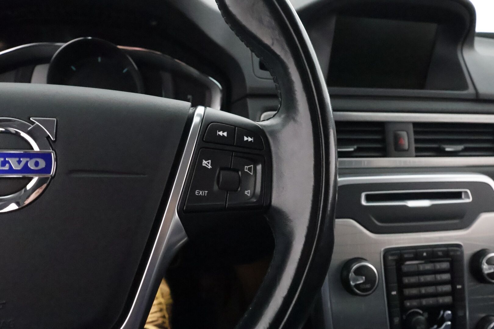 Volvo XC70 2014 D4 AWD Momentum - *Webasto / Koukku / P. tutka / Rattilämppäri / Bluetooth / Aut. Ilmastointi / 2x Renkaat*