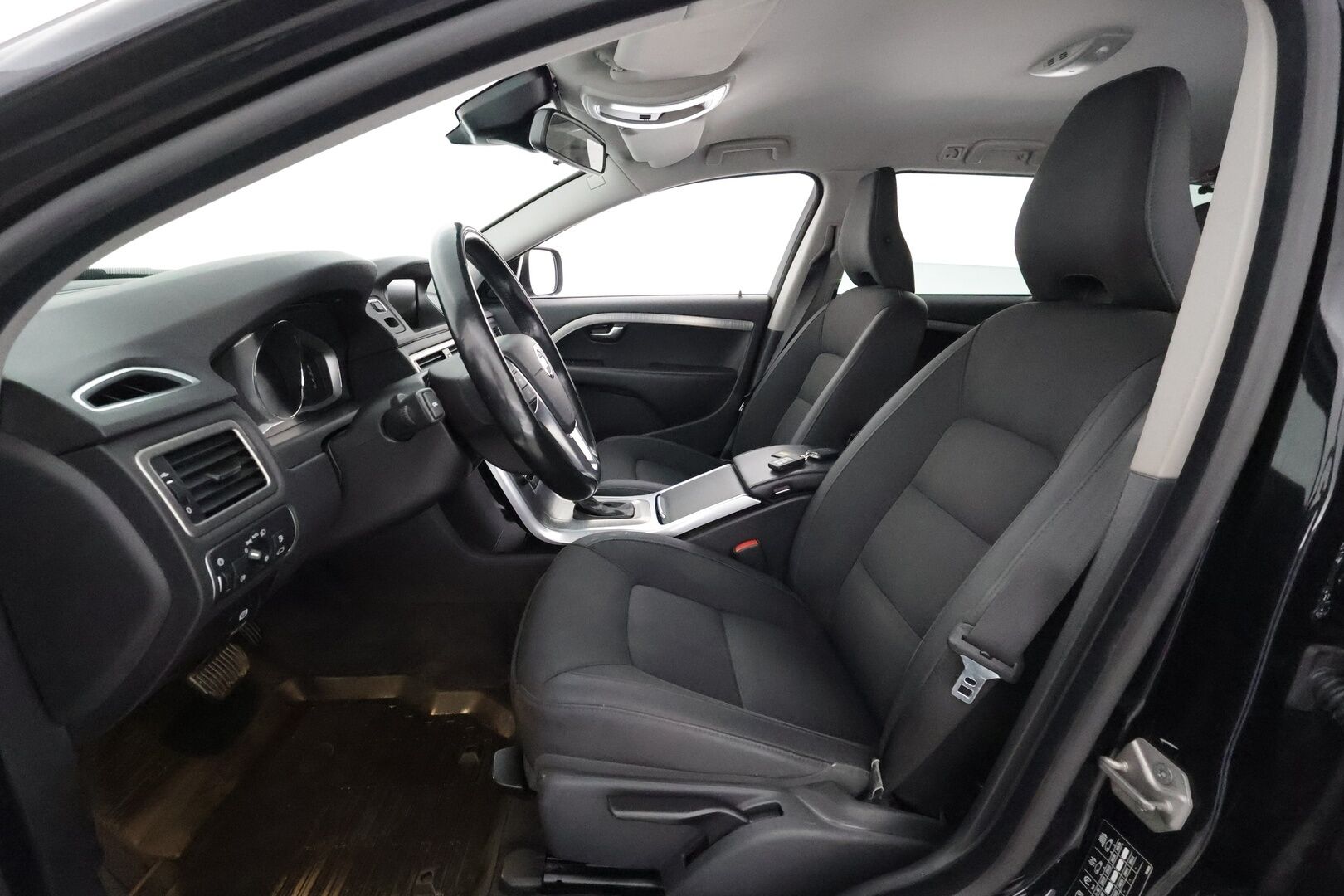 Volvo XC70 2014 D4 AWD Momentum - *Webasto / Koukku / P. tutka / Rattilämppäri / Bluetooth / Aut. Ilmastointi / 2x Renkaat*