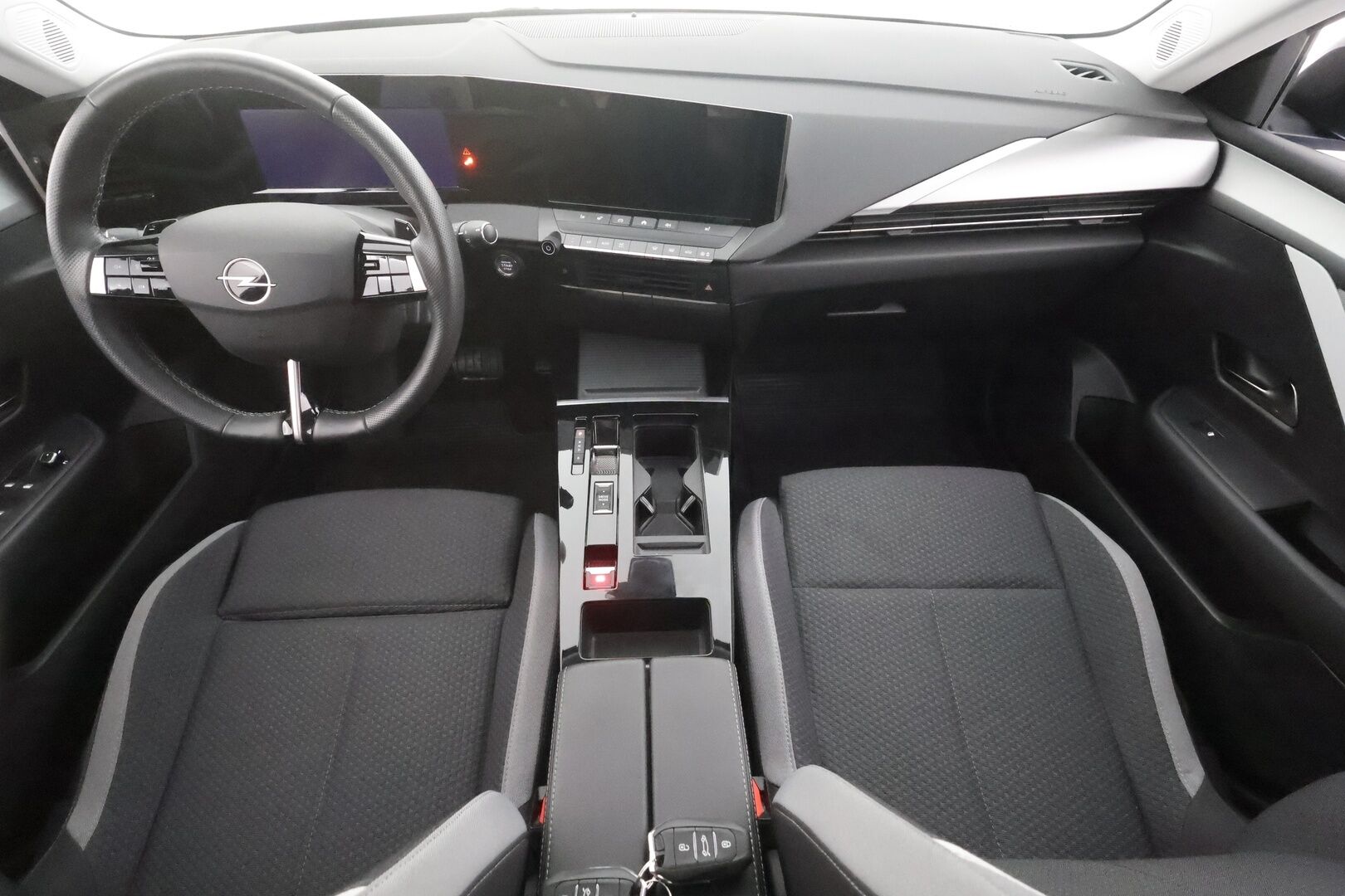 Opel Astra 2024 Edition Plug-in Hybrid 180 Sports Tourer Automaatti - | ACC | P.kamera | Sporttipenkki | LED | Kaistavahti | Lämm. ratti | Digimittaristo | Apple & Android | 1-om suomiauto | 2x renkaat aluin | 
