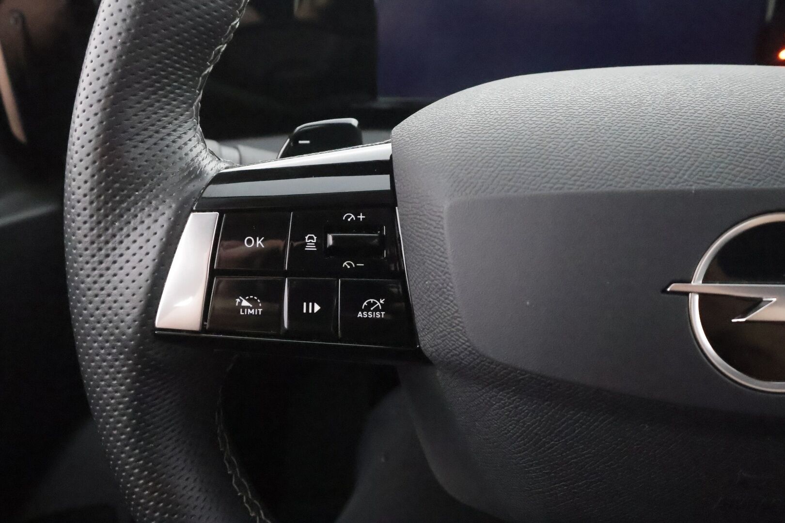 Opel Astra 2024 Edition Plug-in Hybrid 180 Sports Tourer Automaatti - | ACC | P.kamera | Sporttipenkki | LED | Kaistavahti | Lämm. ratti | Digimittaristo | Apple & Android | 1-om suomiauto | 2x renkaat aluin | 