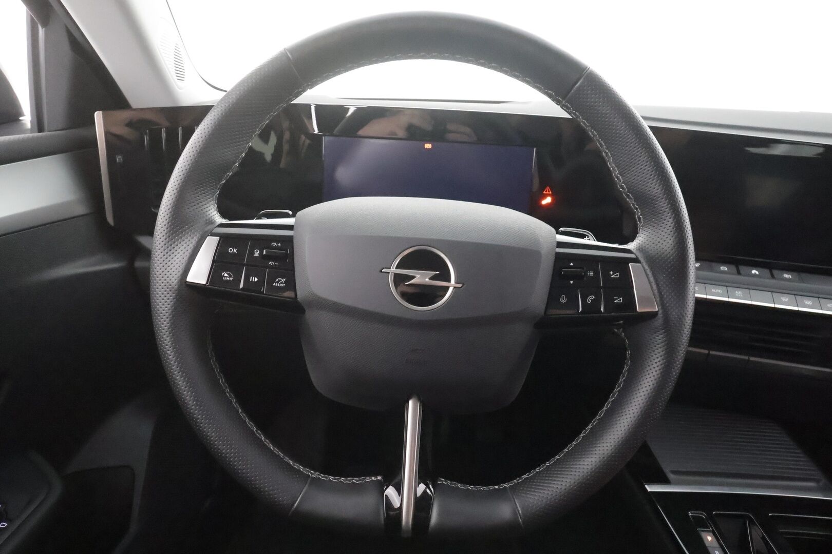 Opel Astra 2024 Edition Plug-in Hybrid 180 Sports Tourer Automaatti - | ACC | P.kamera | Sporttipenkki | LED | Kaistavahti | Lämm. ratti | Digimittaristo | Apple & Android | 1-om suomiauto | 2x renkaat aluin | 